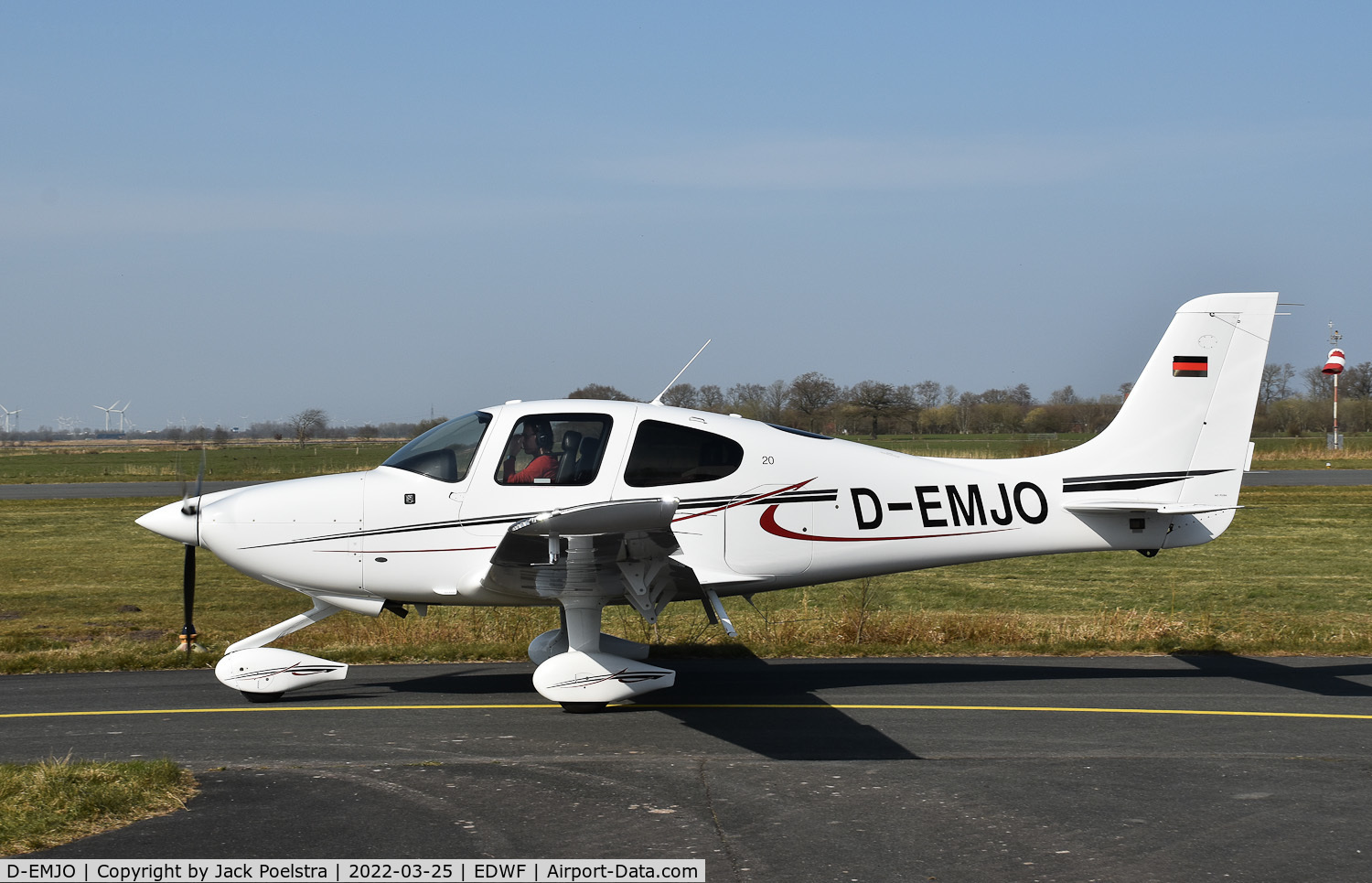 D-EMJO, Cirrus SR.20 G6 C/N 2501, At Leer-Papenburg airport