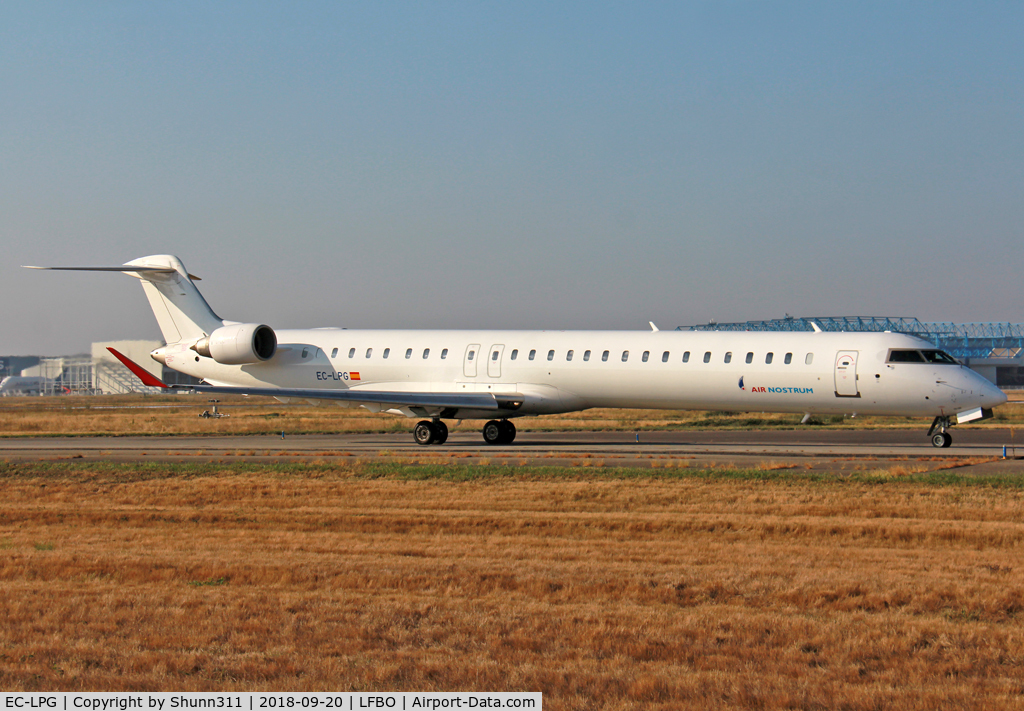 EC-LPG, 2011 Bombardier CRJ-1000ER NG (CL-600-2E25) C/N 19021, Taxiing holding point rwy 14L in interim c/s