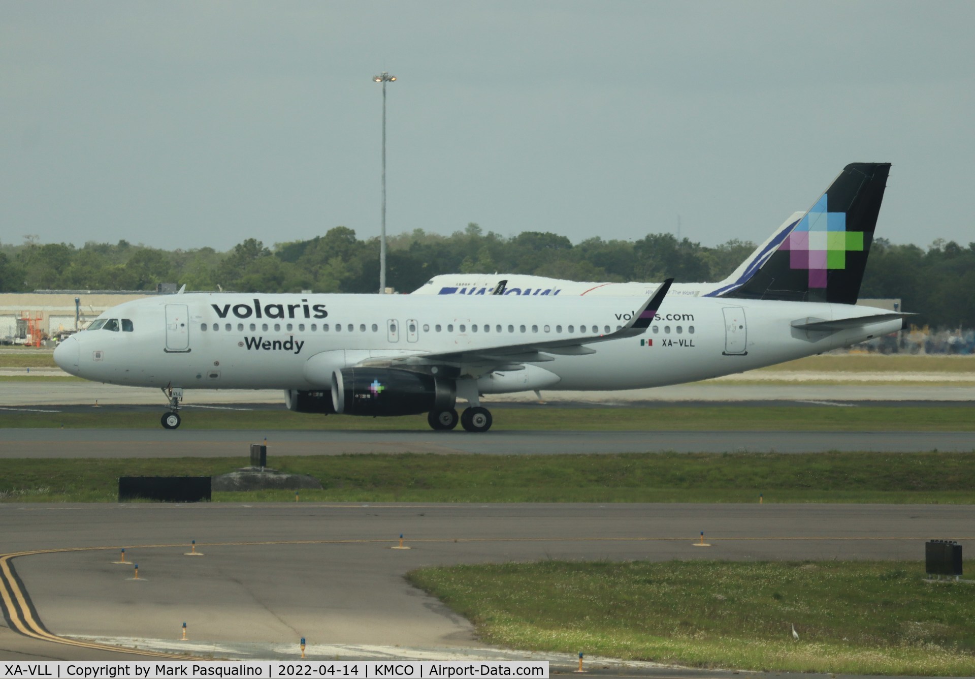 XA-VLL, 2015 Airbus A320-233 C/N 6778, Airbus A320-233