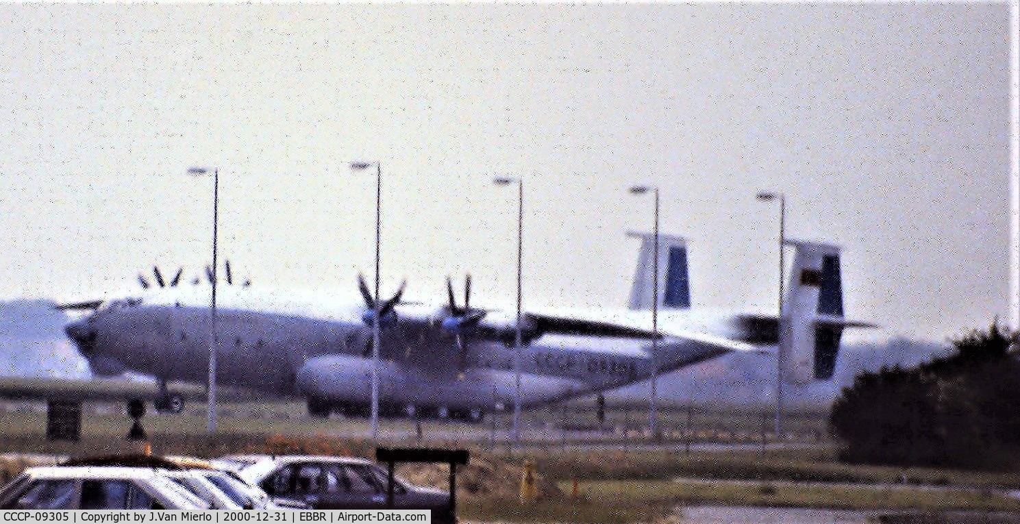 CCCP-09305, Antonov An-22 C/N 9340205, Slide scan