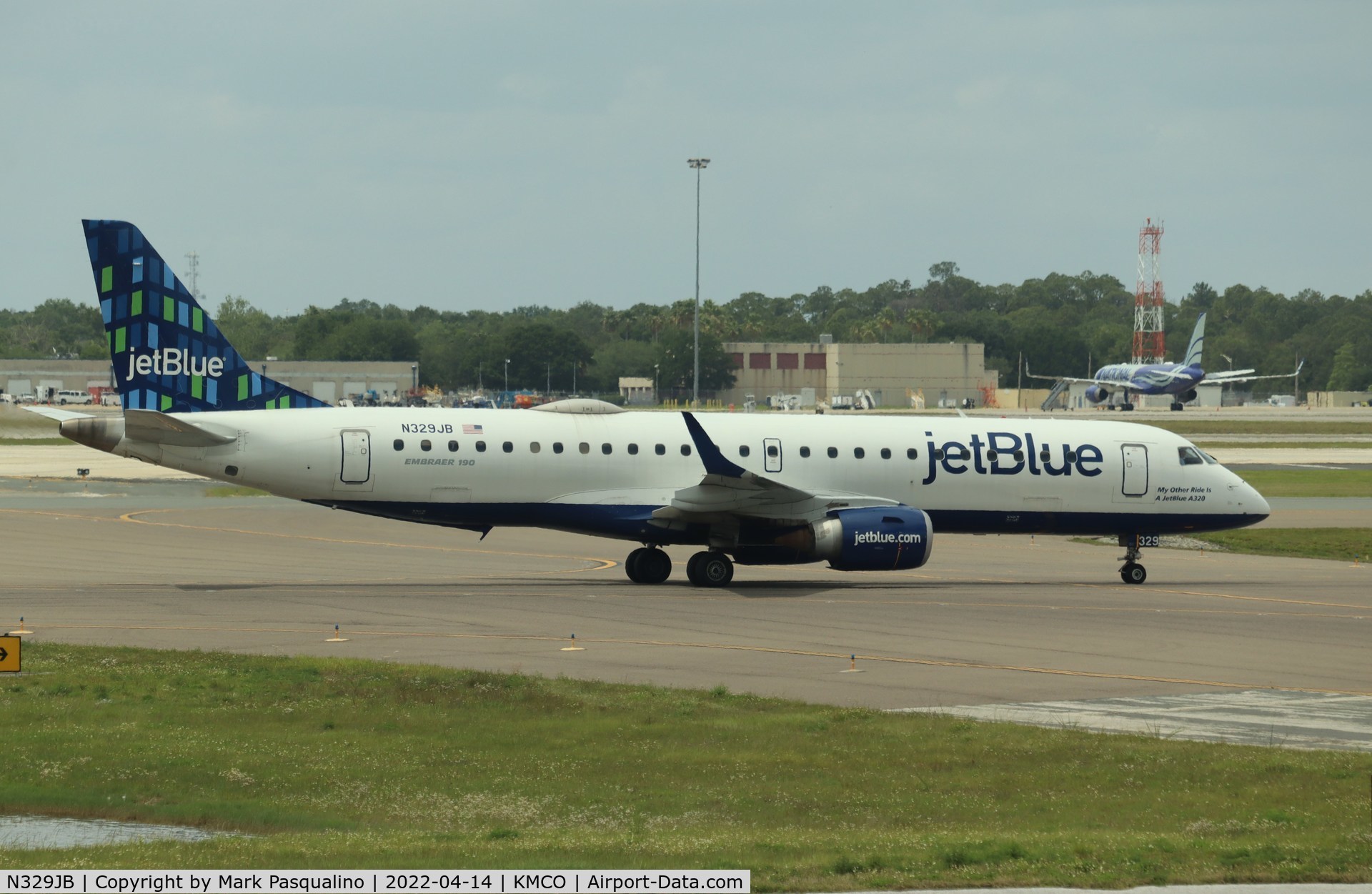 N329JB, Embraer ERJ-190-100 IGW 190AR C/N 19000433, ERJ-190-100 IGW