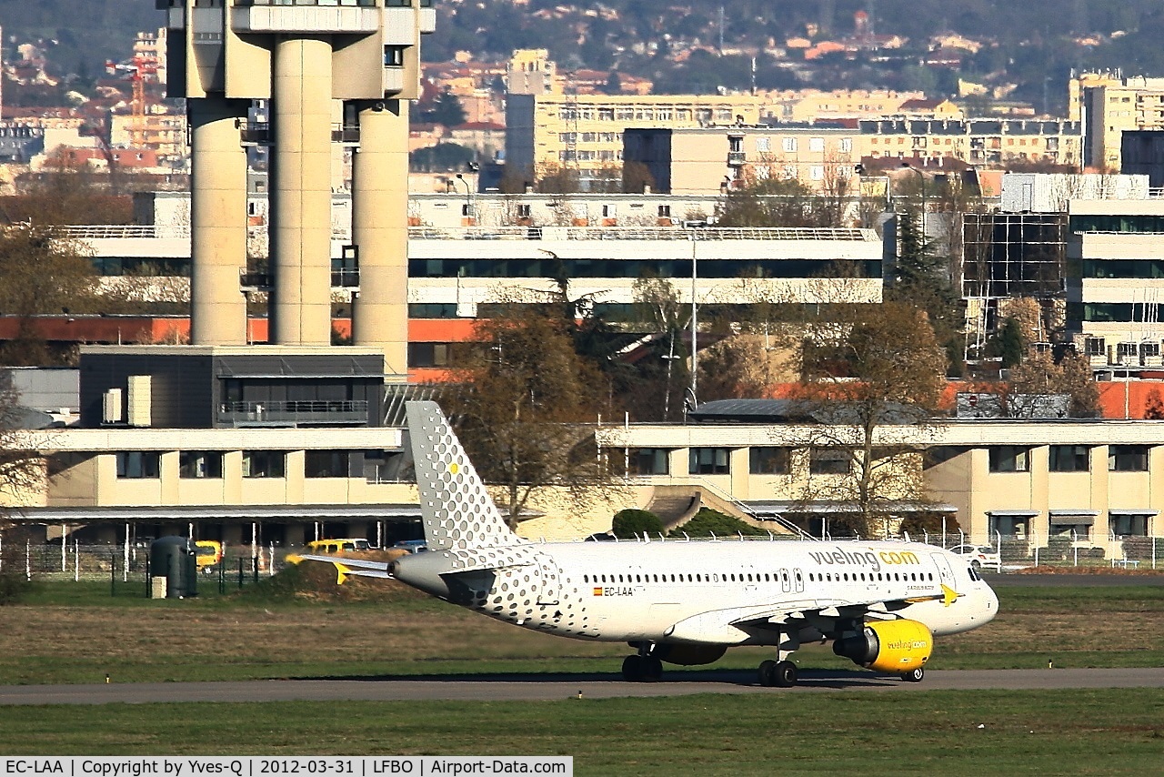 EC-LAA, 2006 Airbus A320-214 C/N 2678, Airbus A320-214, Taxiing, Toulouse-Blagnac airport (LFBO-TLS)