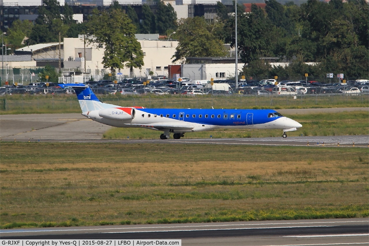 G-RJXF, 2000 Embraer EMB-145EP (ERJ-145EP) C/N 145280, Embraer EMB-145EP, Lining up rwy 14L, Toulouse-Blagnac airport (LFBO-TLS)