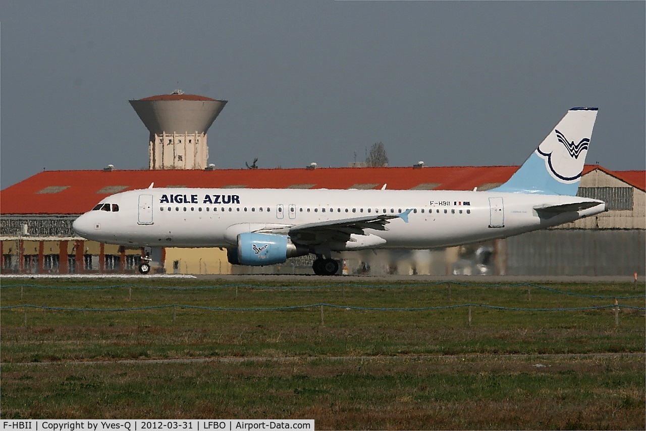 F-HBII, 2009 Airbus A320-214 C/N 3852, Airbus A320-214, Lining up rwy 32R, Toulouse-Blagnac airport (LFBO-TLS)