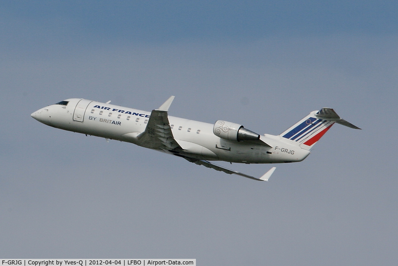 F-GRJG, 1996 Canadair CRJ-100ER (CL-600-2B19) C/N 7143, Canadair CRJ-100ER, Climbing fromf rwy 32L, Toulouse-Blagnac airport (LFBO-TLS)