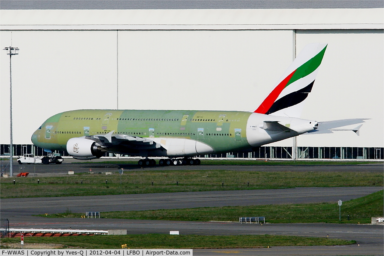 F-WWAS, 2012 Airbus A380-861 C/N 106, Airbus A380-861, Taxiing to Airbus workshop, Toulouse-Blagnac Airport (LFBO-TLS)