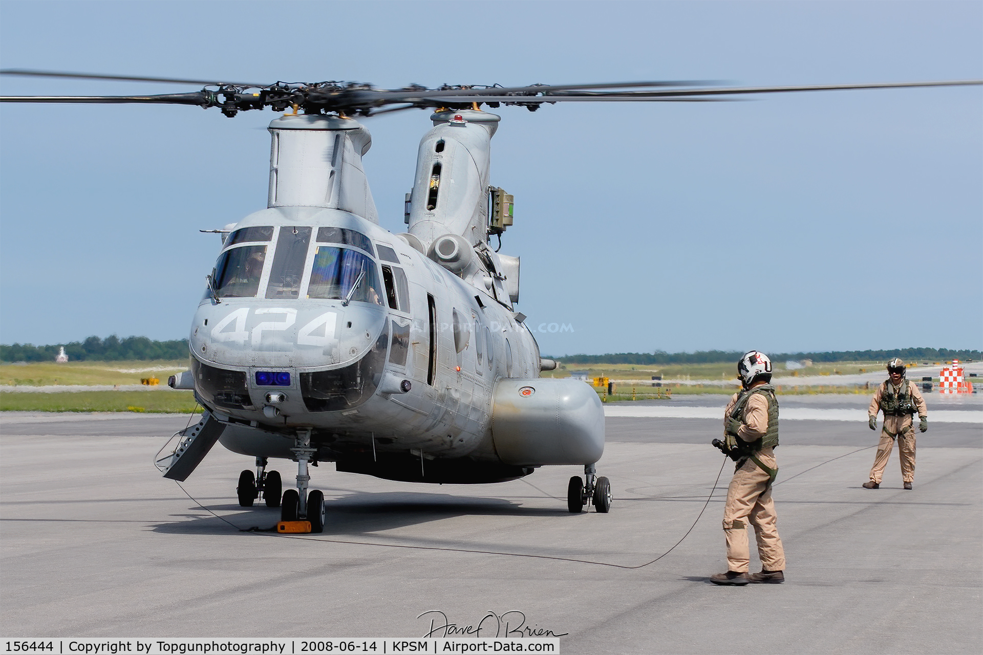 156444, Boeing Vertol CH-46E Sea Knight C/N 2514, preflight