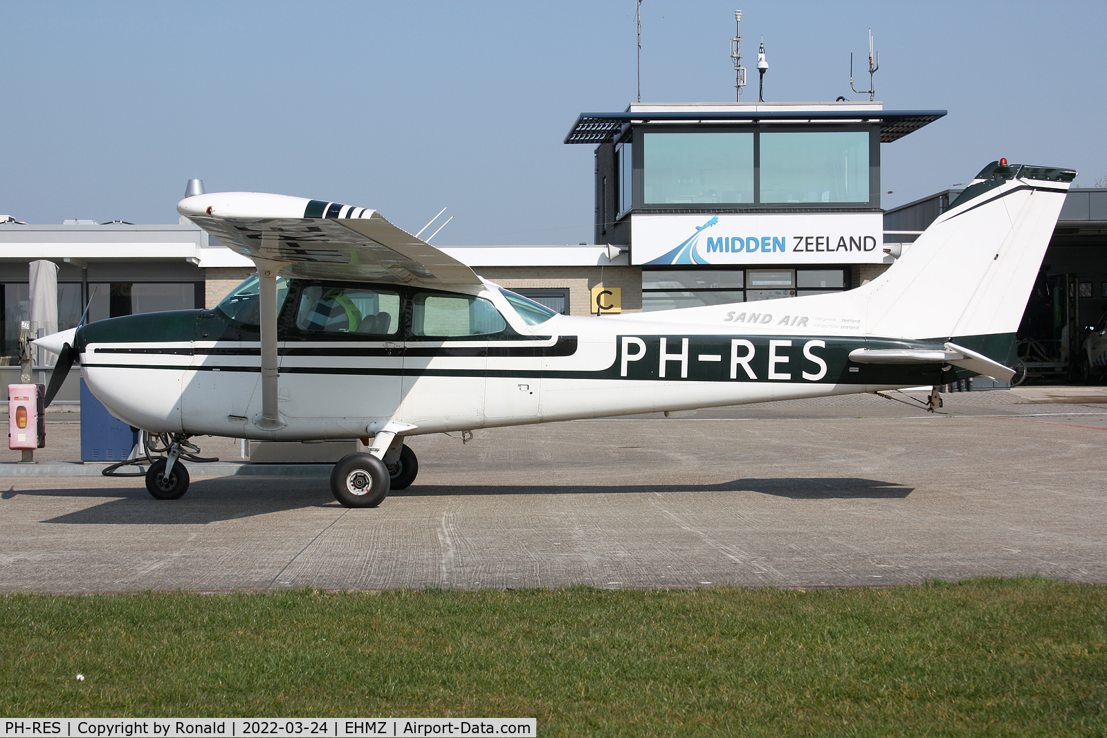 PH-RES, 1978 Reims F172N Skyhawk C/N 1597, at ehmz