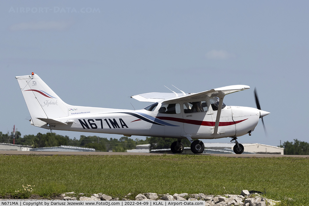 N671MA, 1999 Cessna 172R Skyhawk C/N 17280732, Cessna 172R Skyhawk  C/N 17280732, N671MA