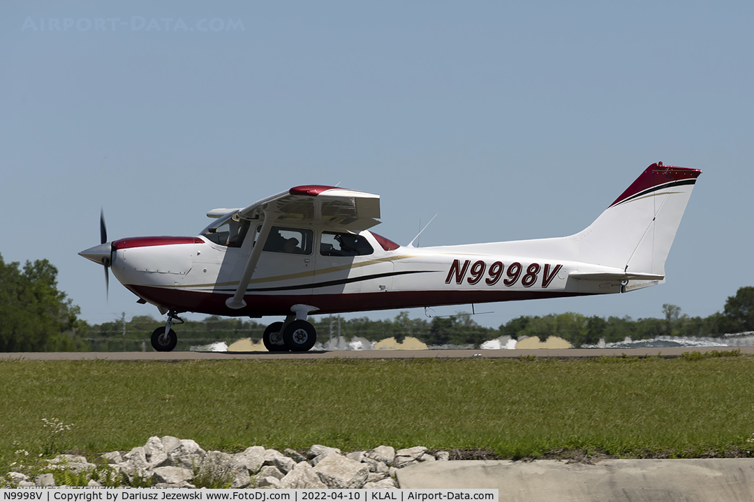 N9998V, 1977 Cessna R172K Hawk XP C/N R1722361, Cessna R172K Hawk XP  C/N R1722361, N9998V