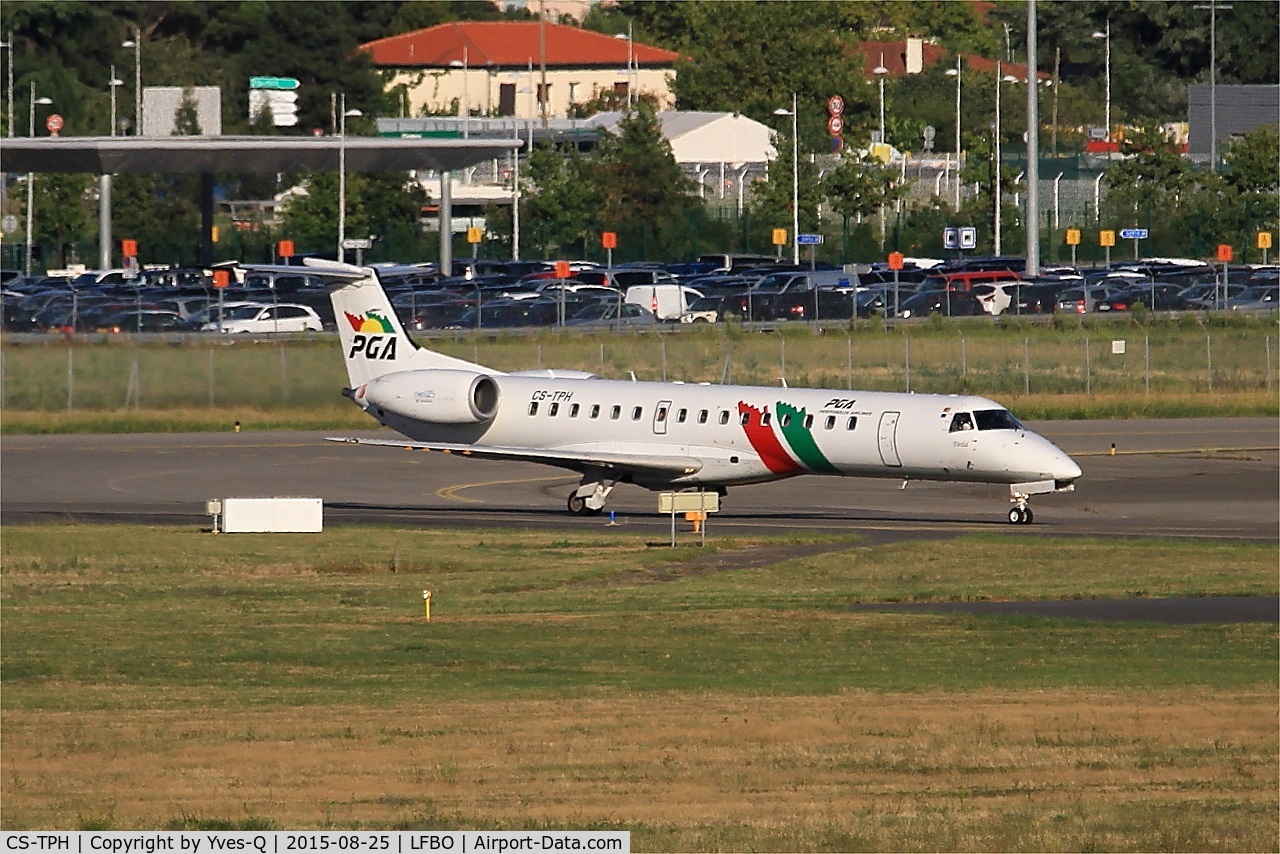 CS-TPH, 1997 Embraer EMB-145EP (ERJ-145EP) C/N 145017, Embraer EMB-145EP, Lining up rwy 14L, Toulouse-Blagnac airport (LFBO-TLS)