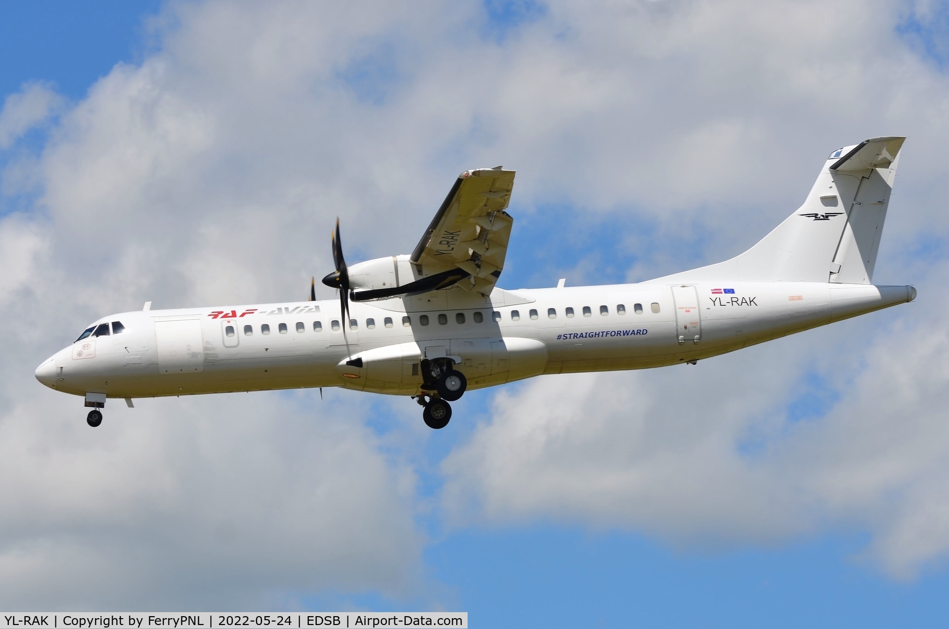 YL-RAK, 1997 ATR 72-212A C/N 499, Raf-Avia ATR72 freighter landing