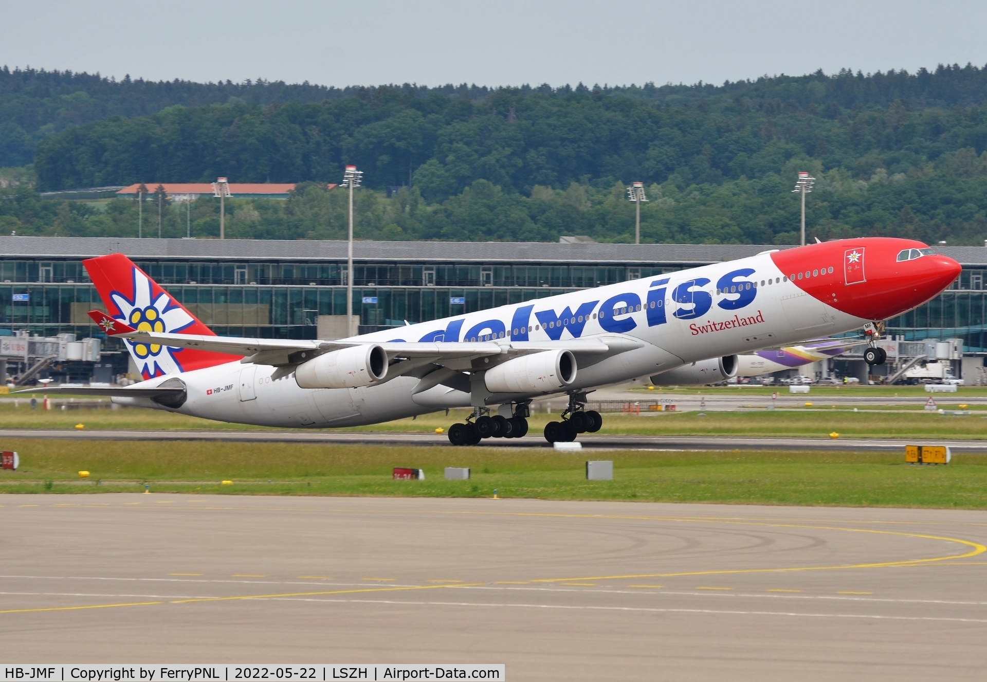 HB-JMF, 2003 Airbus A340-313X C/N 561, Edelweiss A343 departing ZRH