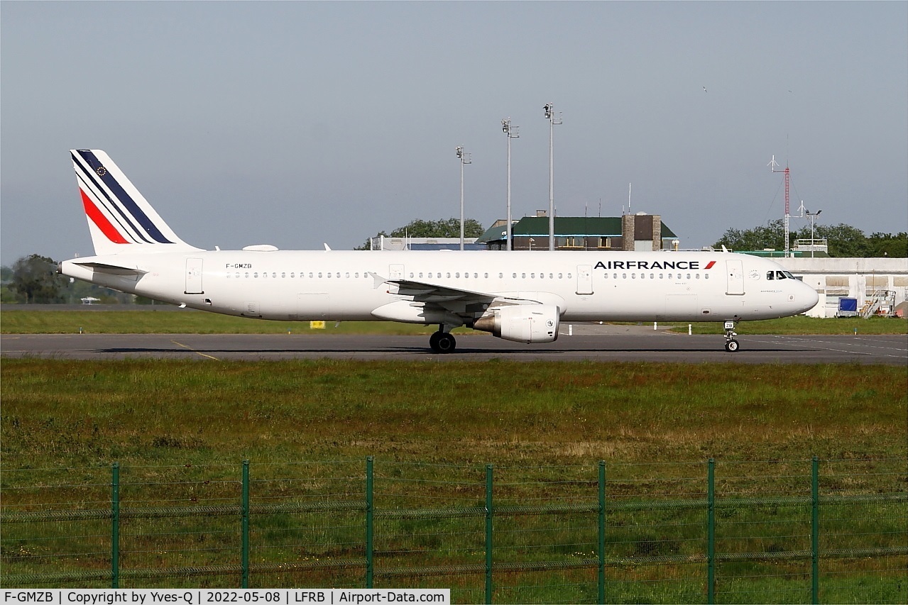 F-GMZB, 1994 Airbus A321-111 C/N 509, Airbus A321-111, Taxiing to boarding ramp, Brest-Bretagne Airport (LFRB-BES)