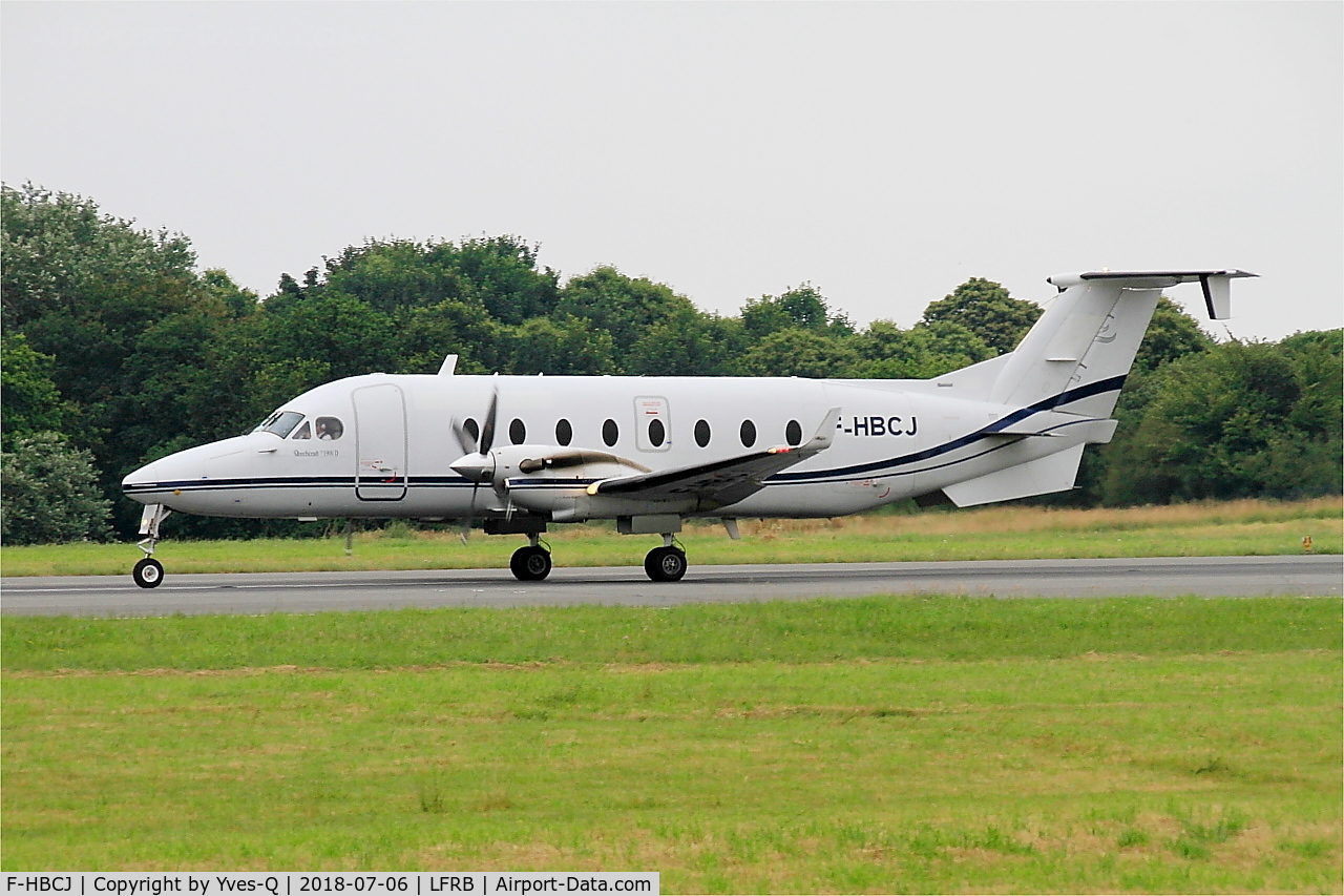 F-HBCJ, 1998 Beech 1900D C/N UE-338, Beech 1900D, Taxiing rwy 07R, Brest-Bretagne airport (LFRB-BES)