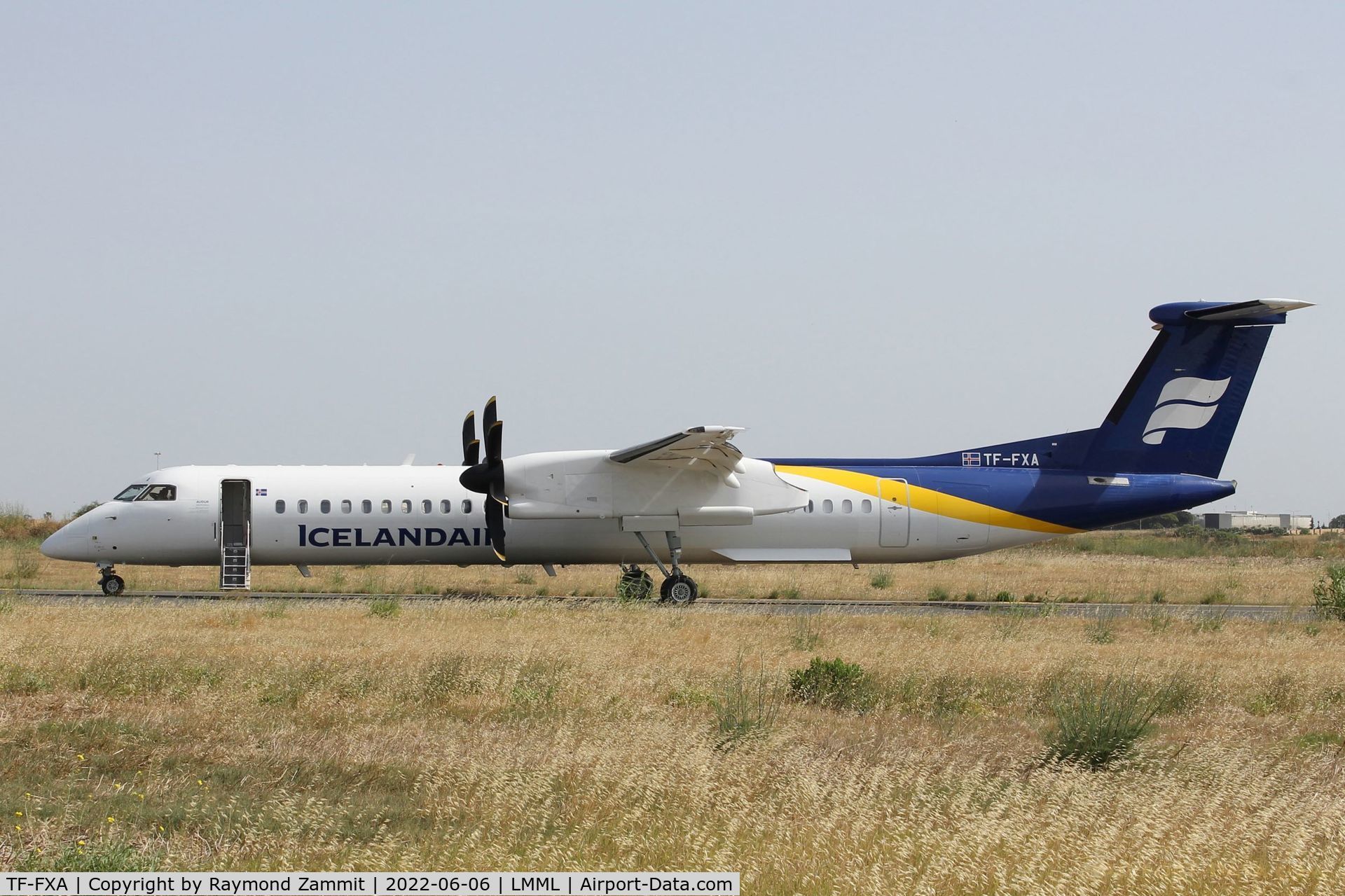 TF-FXA, 2001 Bombardier DHC-8-402 Q400 Dash 8 C/N 4022, Bombardier DHC-8-402 TF-FXA Icelandair
