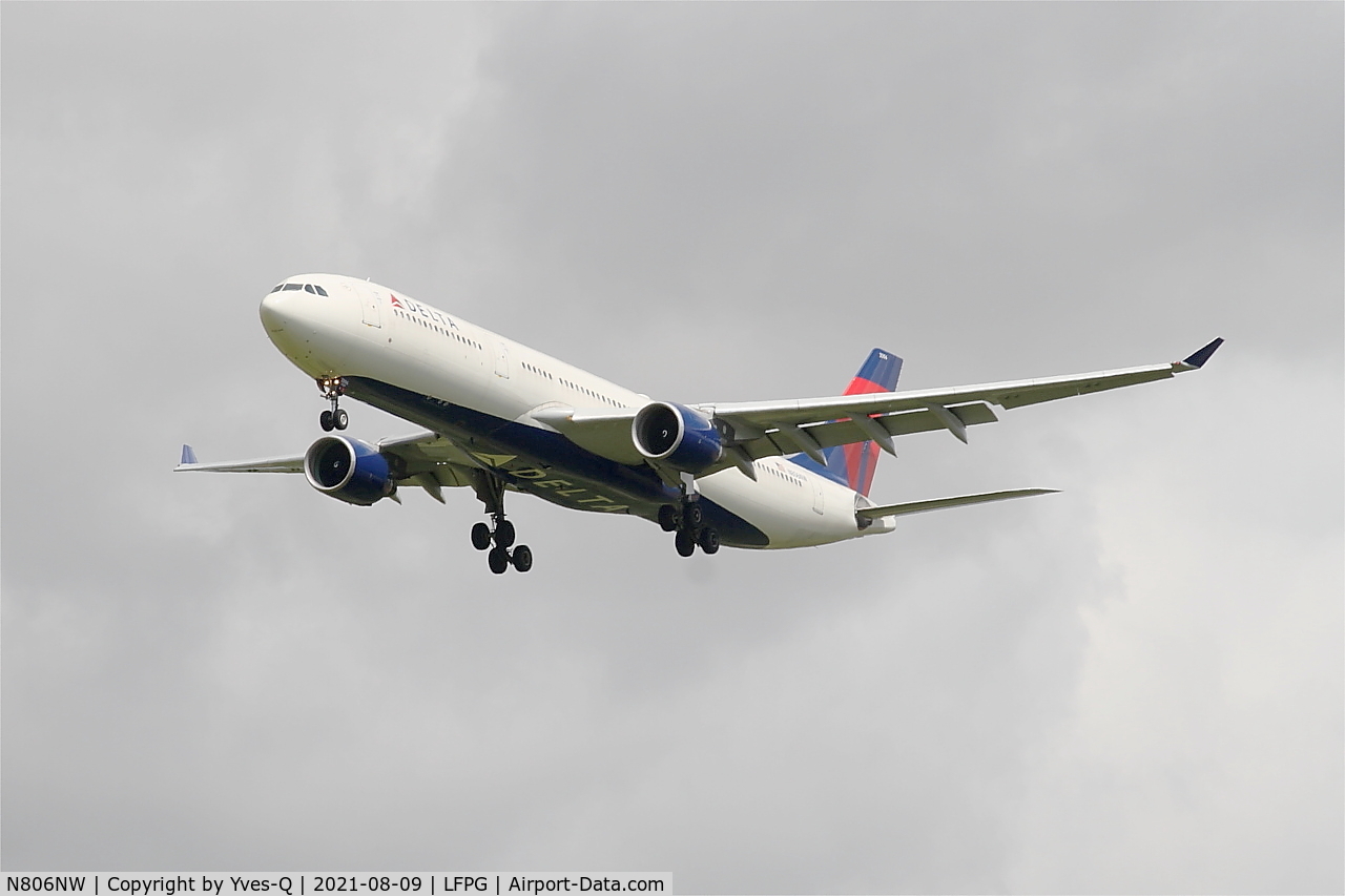 N806NW, 2004 Airbus A330-323 C/N 578, Airbus A330-323, Short approach rwy 26L, Roissy Charles De Gaulle Airport (LFPG-CDG)