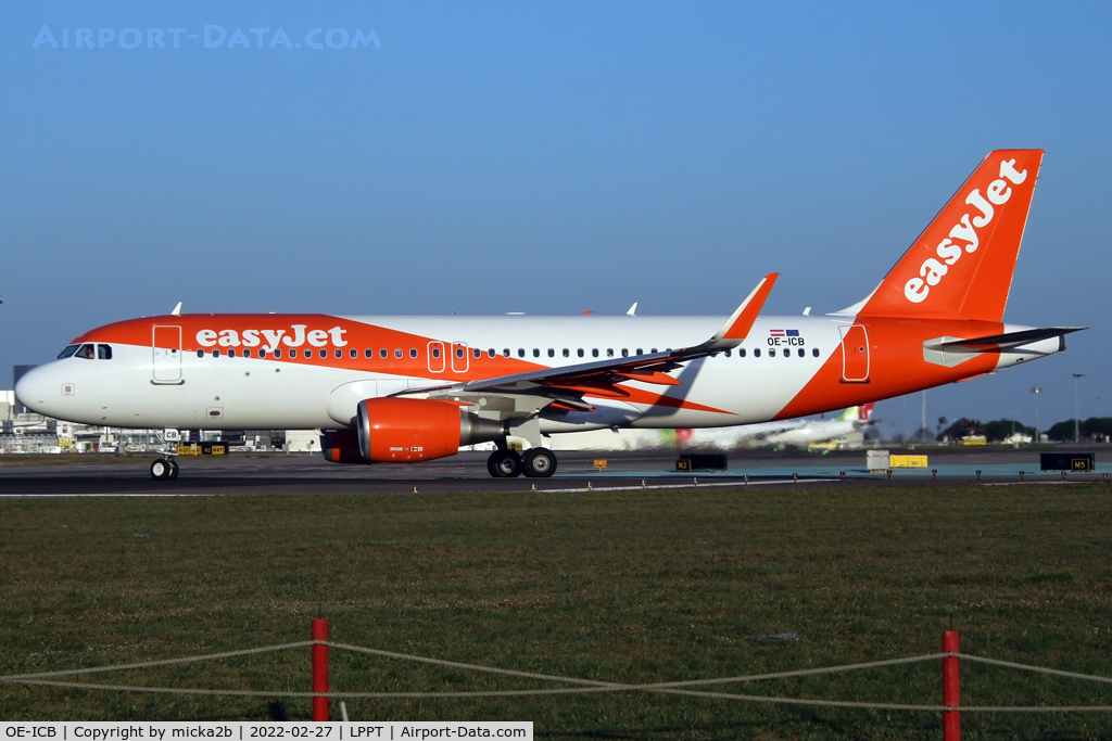 OE-ICB, 2015 Airbus A320-214 C/N 6606, Taxiing