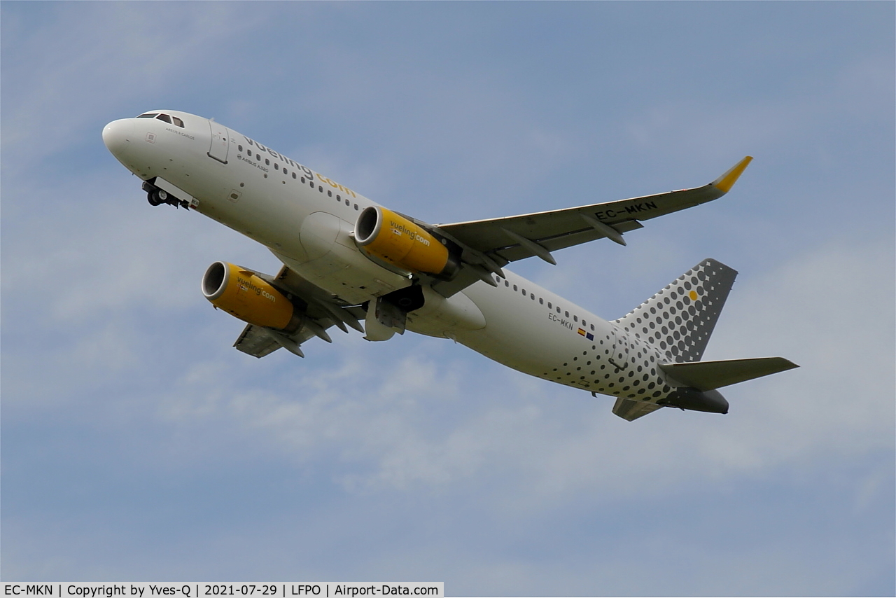 EC-MKN, 2016 Airbus A320-232 C/N 7026, Airbus A320-232, Take off rwy 24, Paris Orly airport (LFPO-ORY)