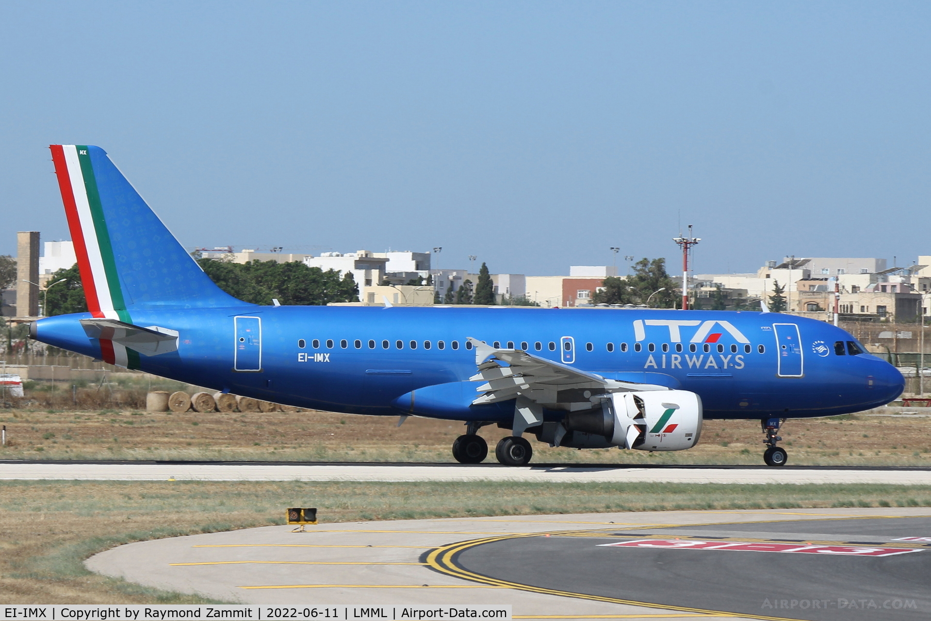 EI-IMX, 2012 Airbus A319-111 C/N 5424, A319 EI-IMX in ITA new colours
