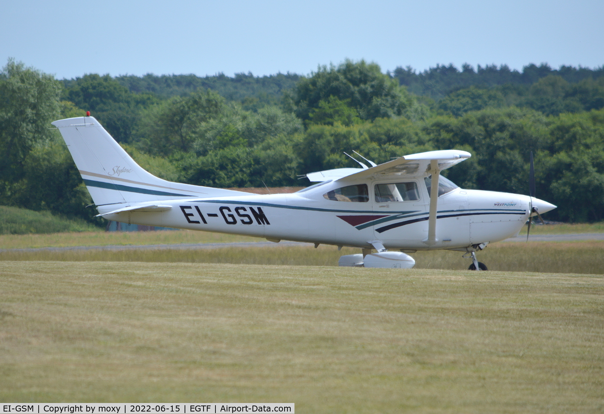 EI-GSM, 1998 Cessna 182S Skylane C/N 18280188, Cessna 182S Skylane at Fairoaks.