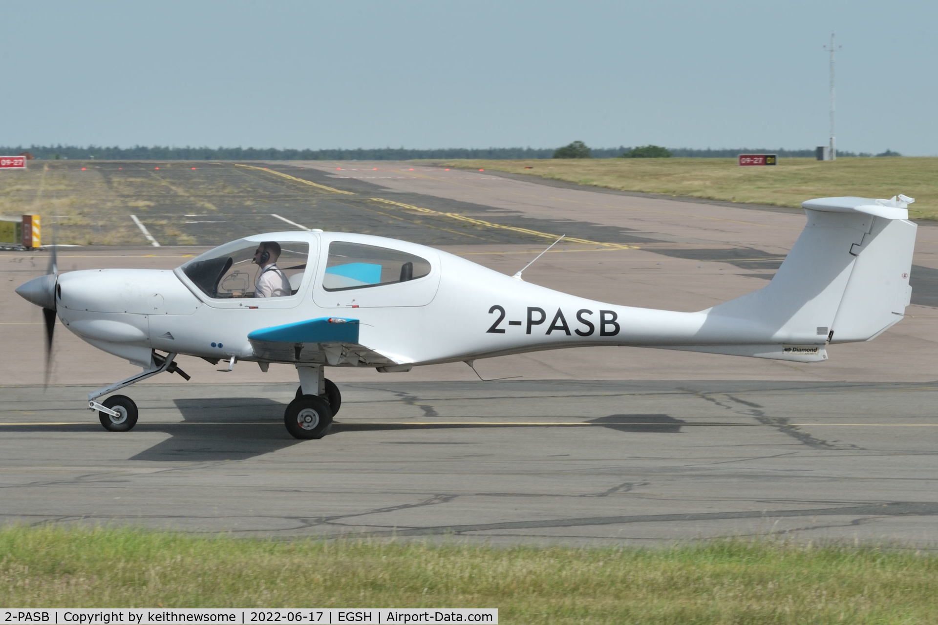 2-PASB, Diamond DA-40D Diamond Star C/N D4.285, Arriving at Norwich.