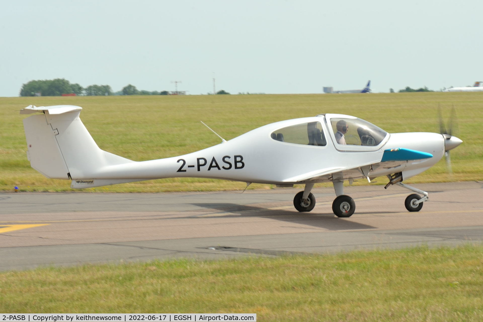 2-PASB, Diamond DA-40D Diamond Star C/N D4.285, Leaving Norwich.