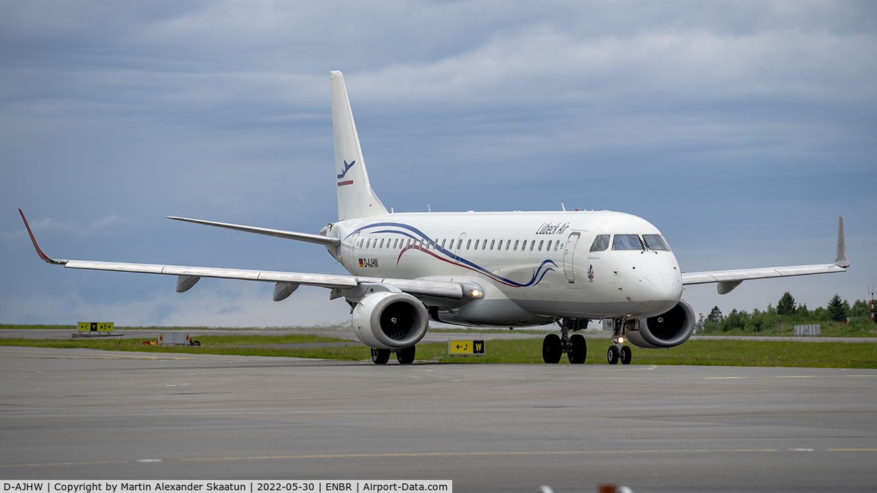 D-AJHW, 2006 Embraer 190LR (ERJ-190-100LR) C/N 19000061, Taxying on yankee for departure.