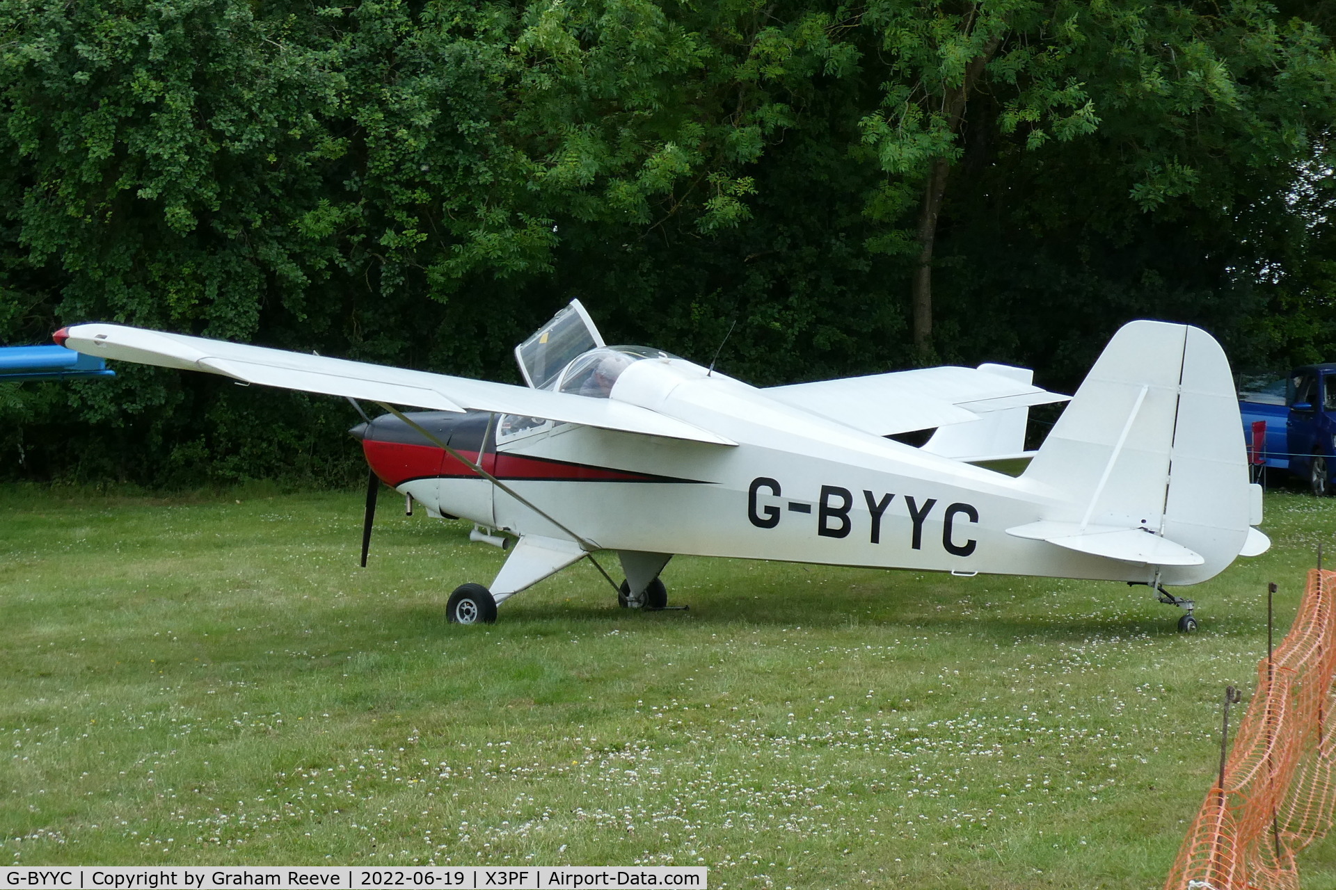 G-BYYC, 2000 Hapi Cygnet SF-2A C/N PFA 182-12311, Parked at Priory Farm.