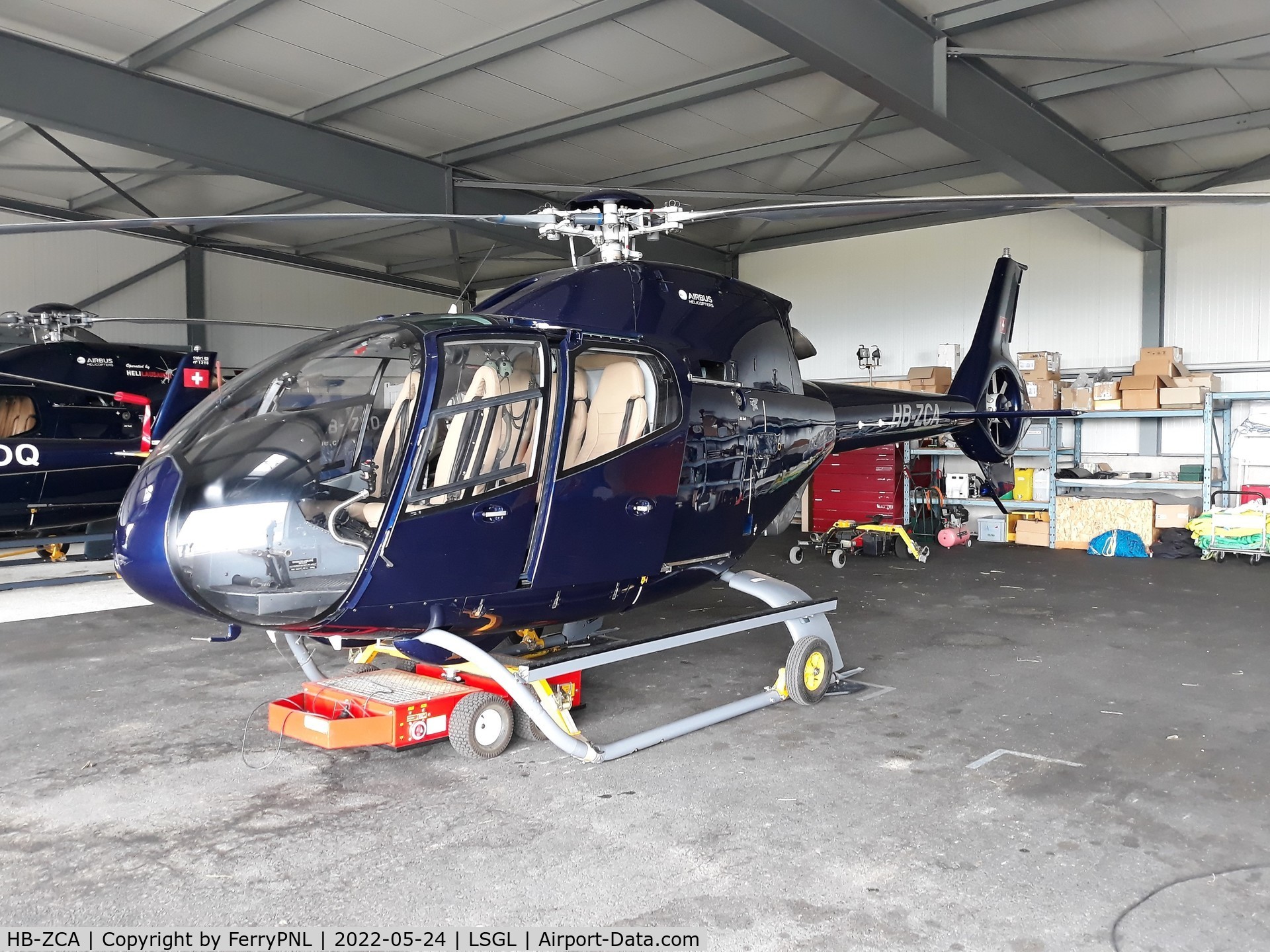 HB-ZCA, 2000 Eurocopter EC-120B Colibri C/N 1092, Heli Lausanne EC120 in its hangar