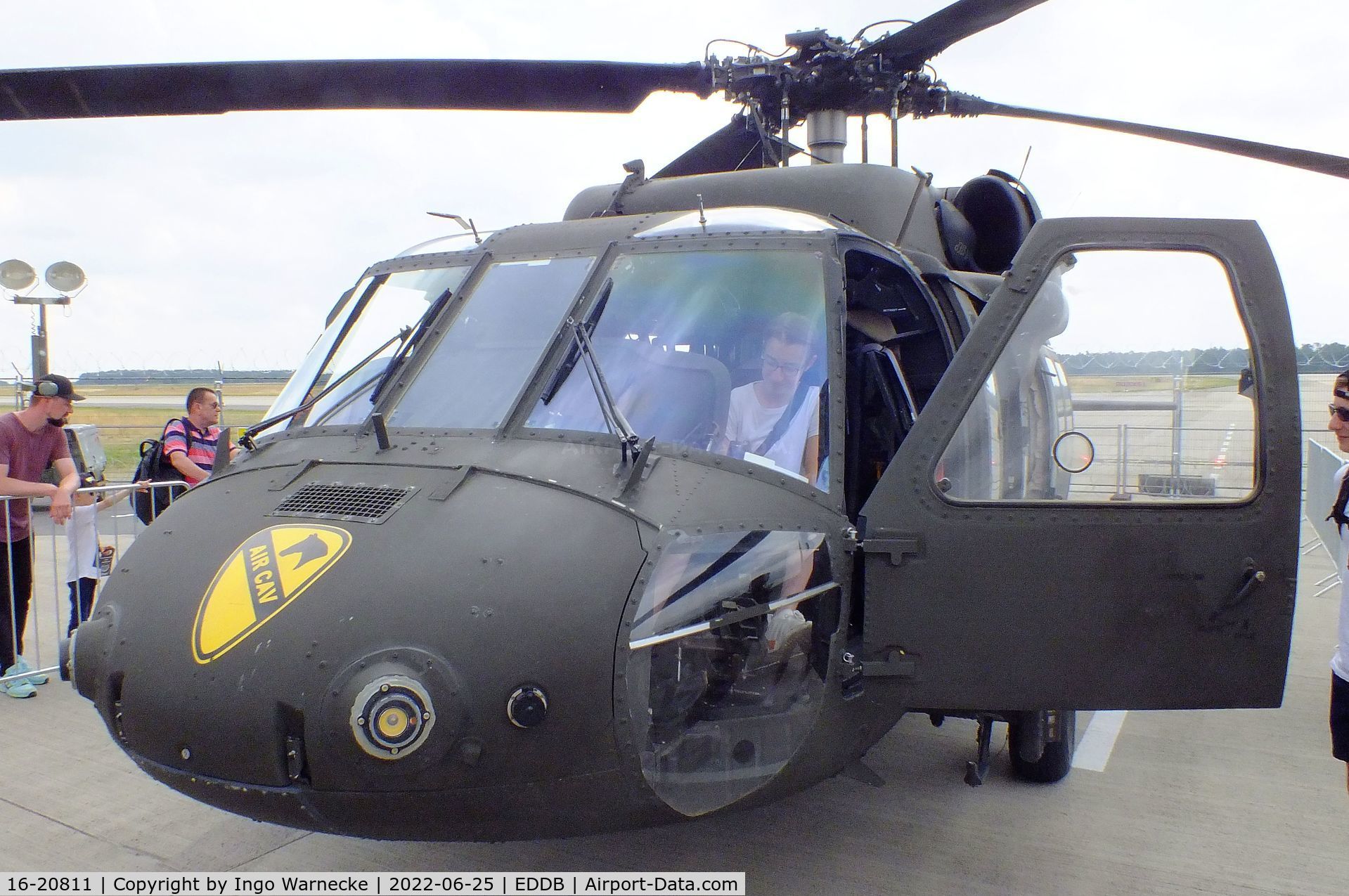 16-20811, 2016 Sikorsky UH-60M Black Hawk C/N 704706, Sikorsky UH-60M Black Hawk of the US Army at ILA 2022, Berlin