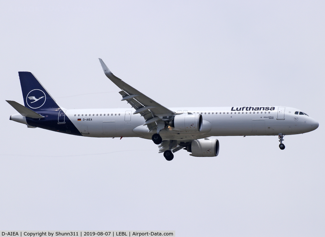 D-AIEA, 2019 Airbus A321-271NX C/N 8761, Landing rwy 07L in new c/s