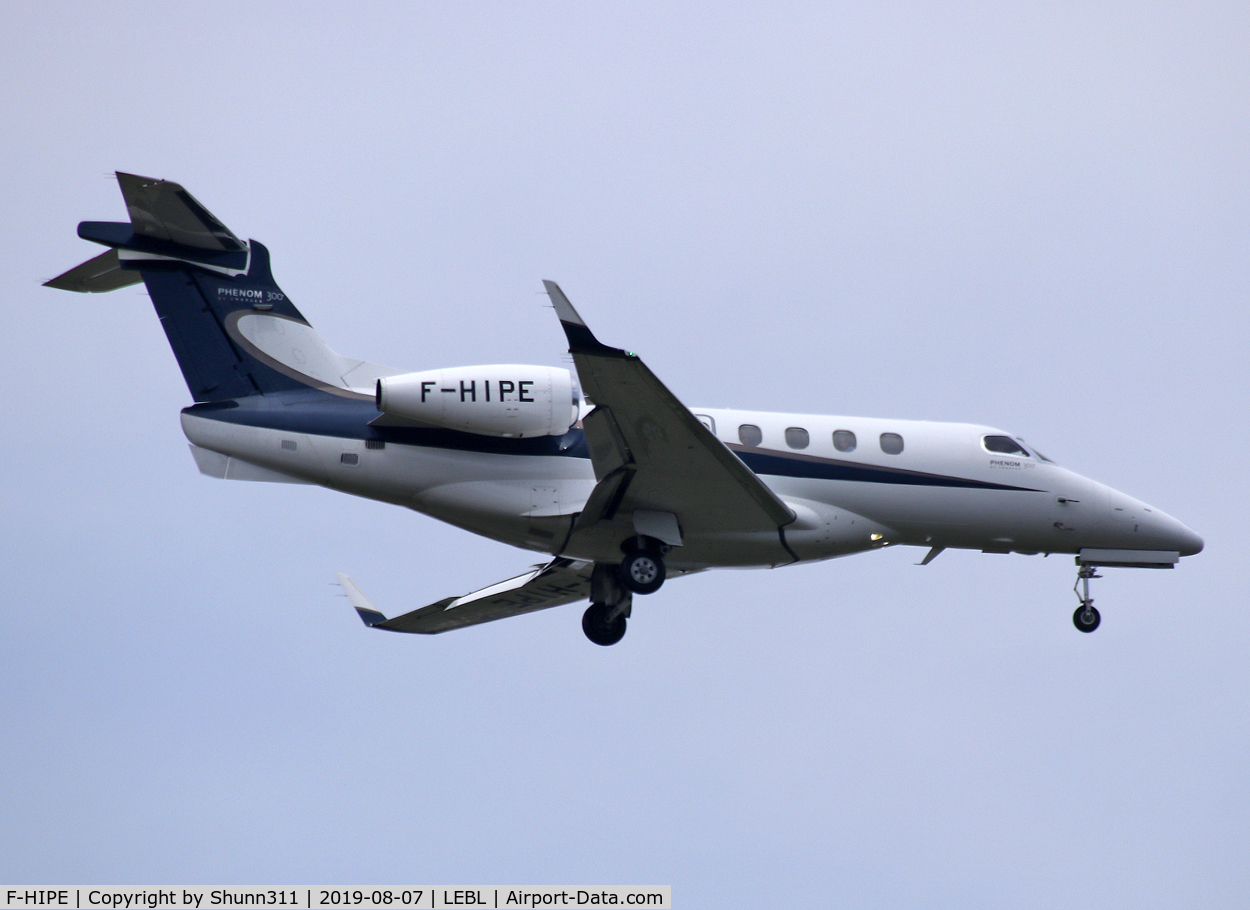 F-HIPE, 2010 Embraer EMB-505 Phenom 300 C/N 50500016, Landing rwy 07L