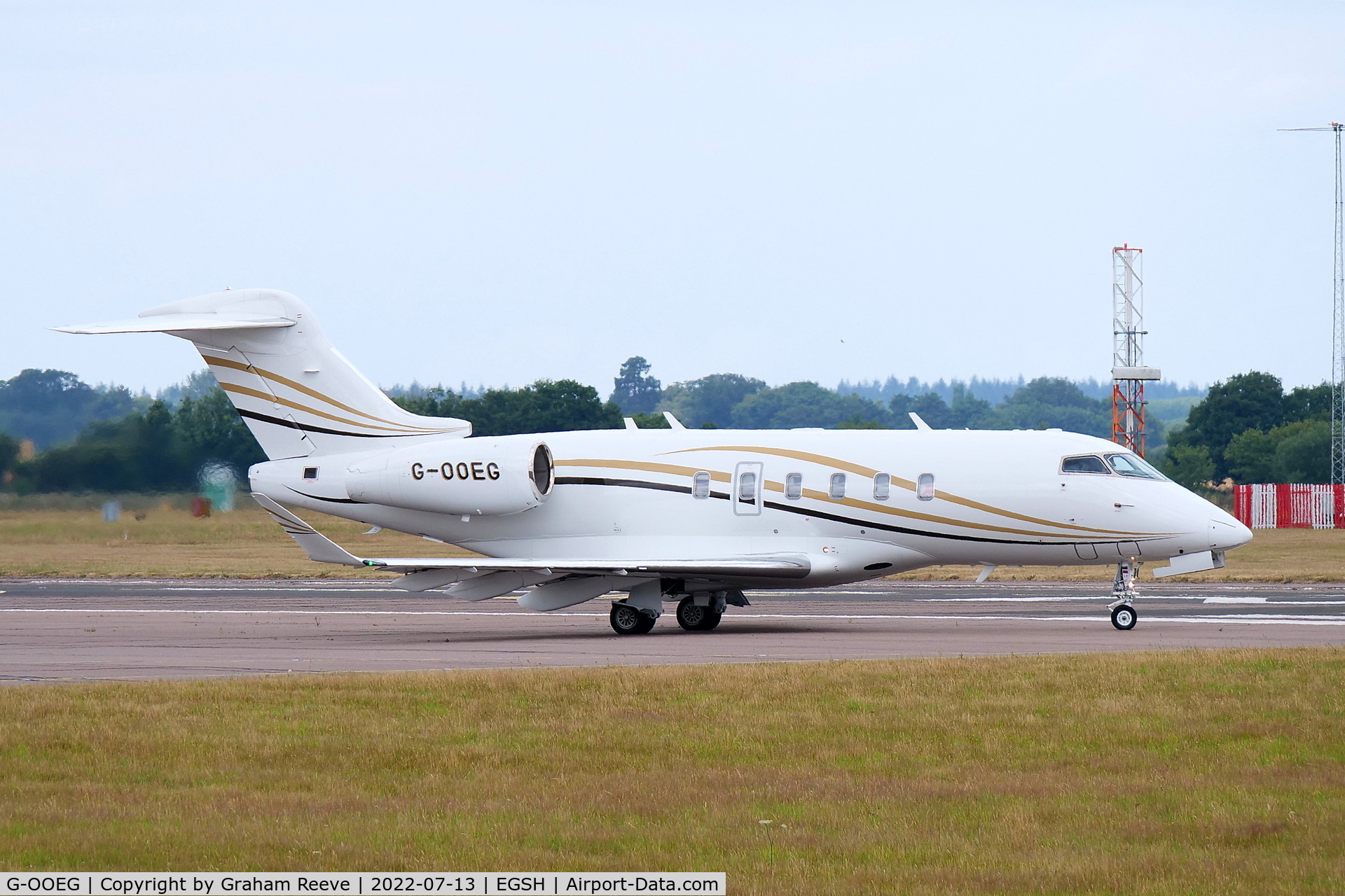G-OOEG, 2018 Bombardier Challenger 350 (BD-100-1A10) C/N 20733, Departing from Norwich.