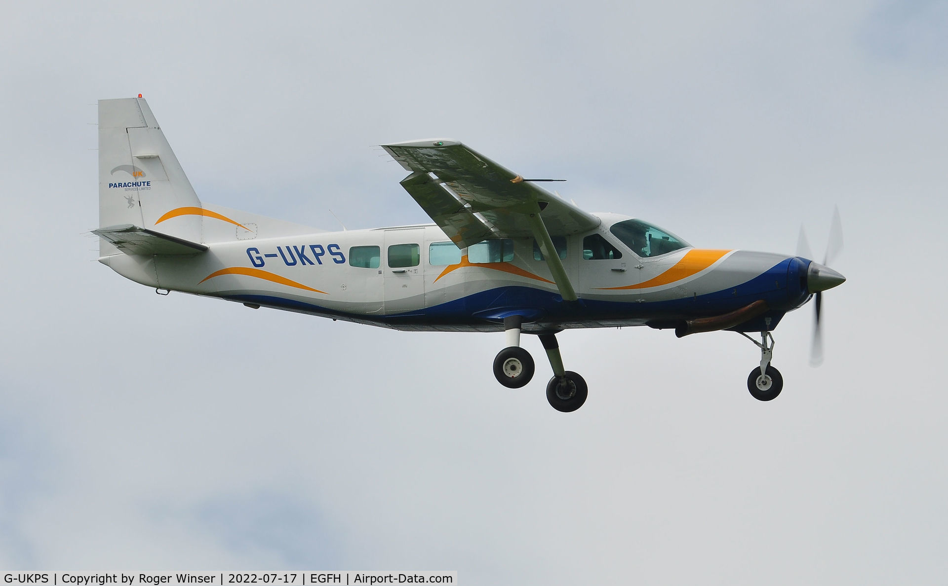 G-UKPS, 2007 Cessna 208 Caravan 1 C/N 20800423, Resident Cessna Caravan 1 finals to land Runway 10..
