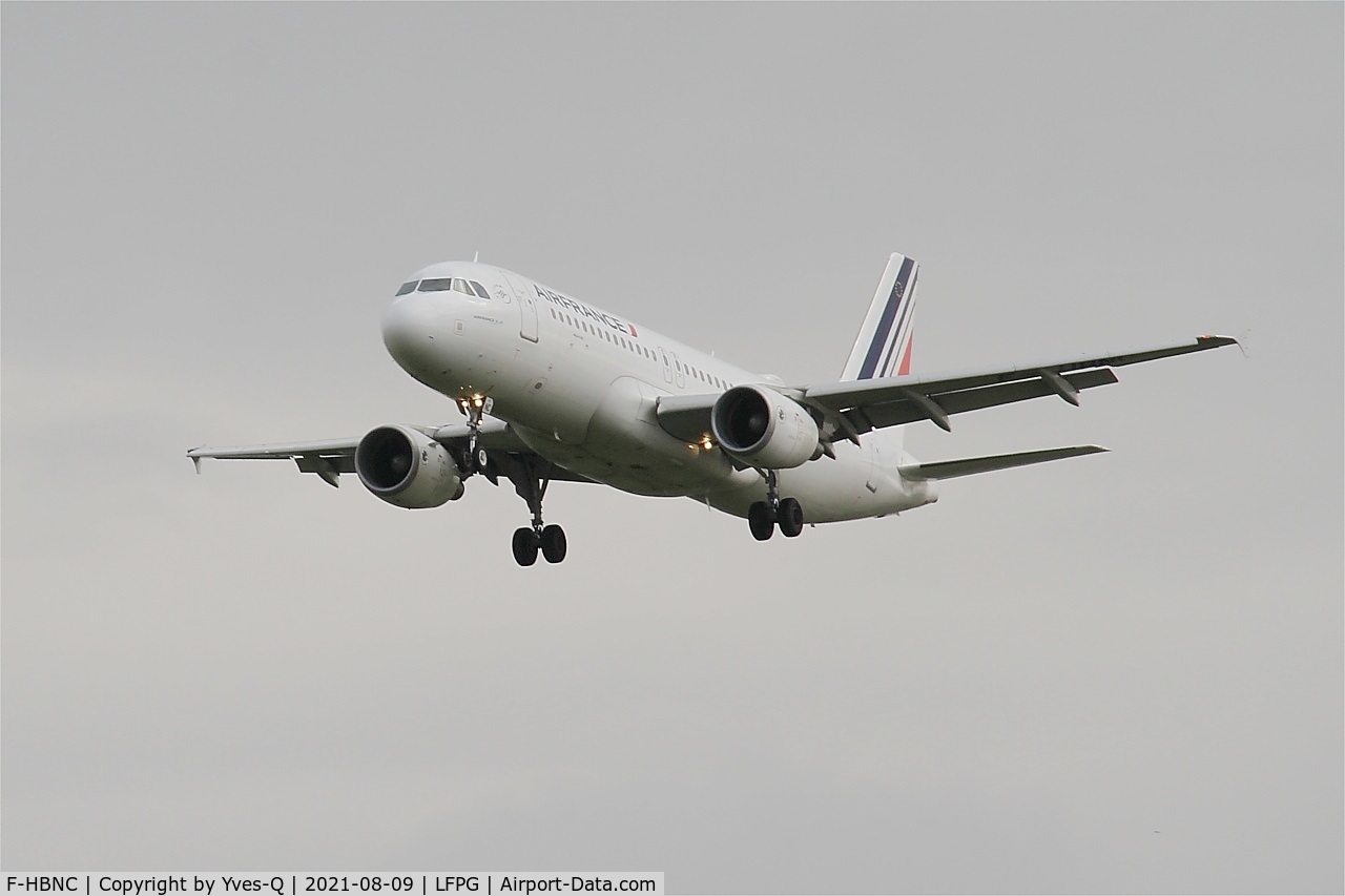 F-HBNC, 2010 Airbus A320-214 C/N 4601, Airbus A320-214, Short approach rwy 26L, Roissy Charles De Gaulle airport (LFPG-CDG)