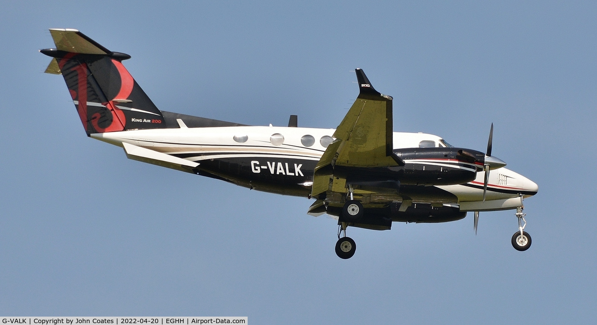 G-VALK, 1980 Beech 200 Super King Air C/N BB-684, Approach to 08