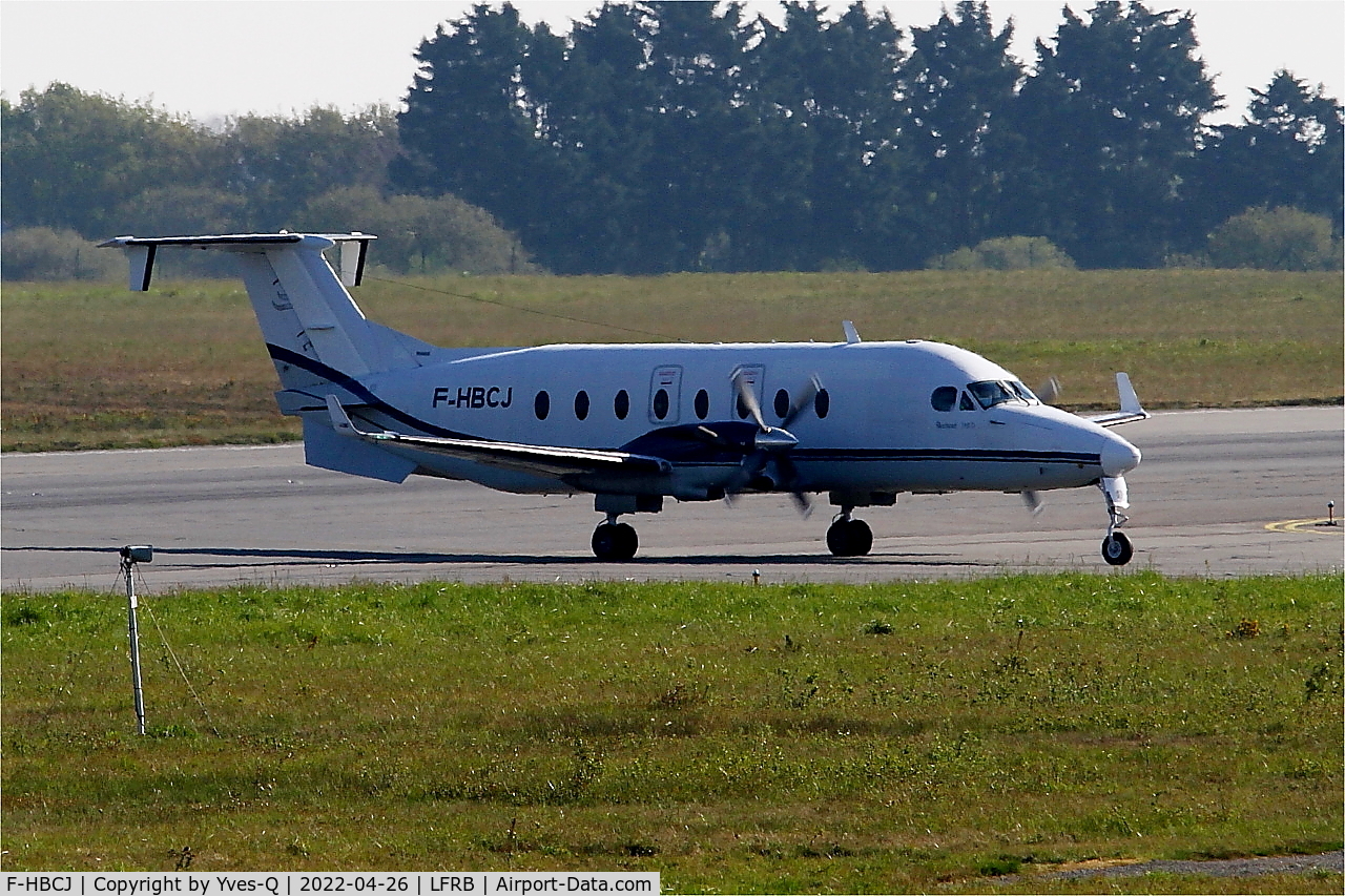 F-HBCJ, 1998 Beech 1900D C/N UE-338, Beech 1900D, Taxiing to boarding area, Brest-Bretagne airport (LFRB-BES)