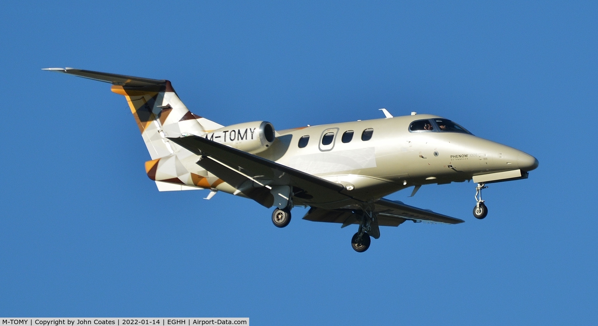 M-TOMY, 2016 Embraer EMB-500 Phenom 100 C/N 50000371, On approach to 08