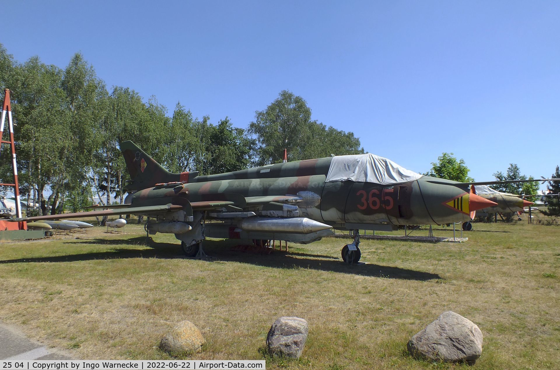 25 04, Sukhoi Su-22M-4 C/N 25511, Sukhoi Su-22M-4 FITTER-K (with recce and electronic warfare pods) at the Flugplatzmuseum Cottbus (Cottbus airfield museum)