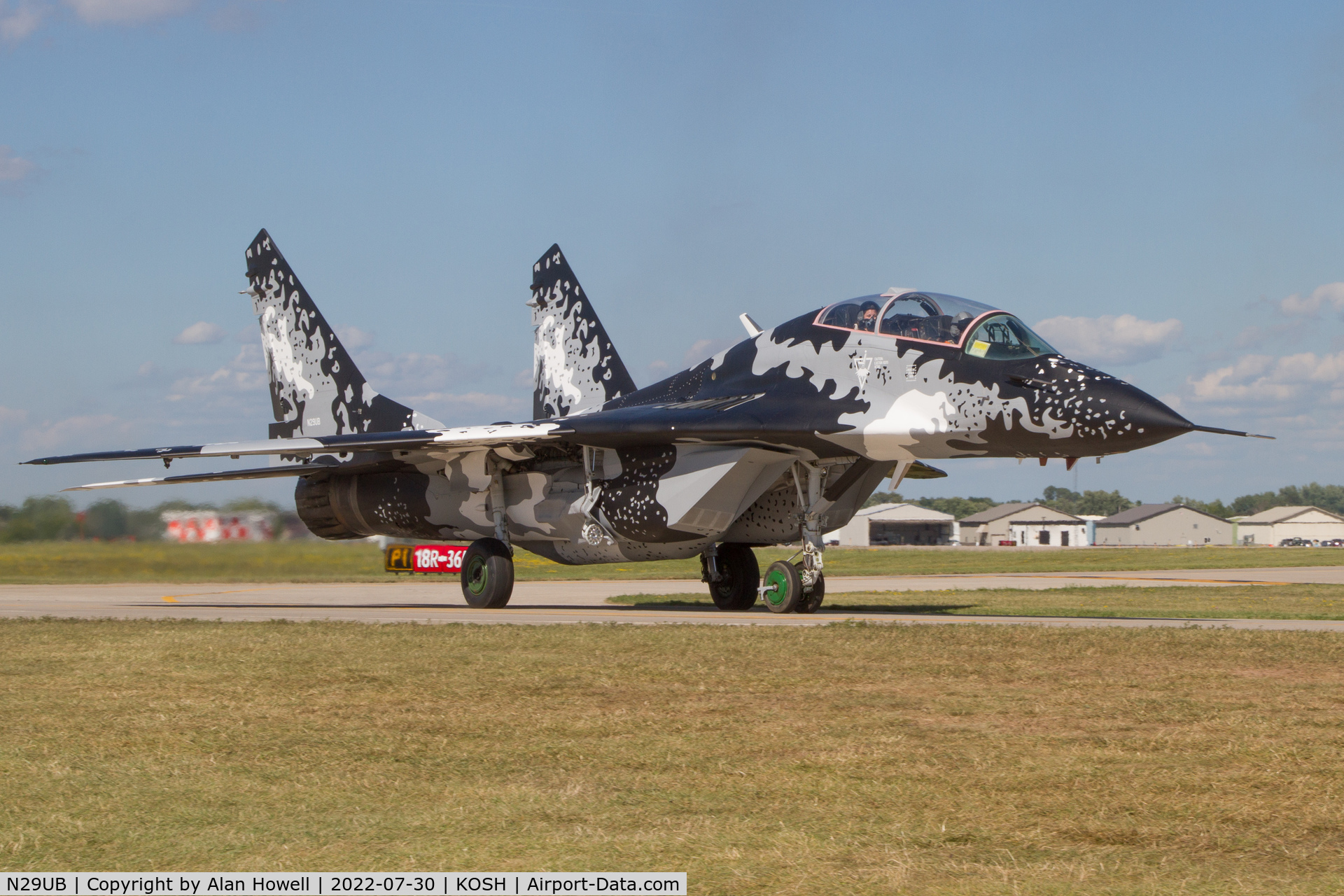 N29UB, 1989 Mikoyan-Gurevich MiG-29UB C/N 50903014896, Taxying prior to displaying at AirVenture 2022