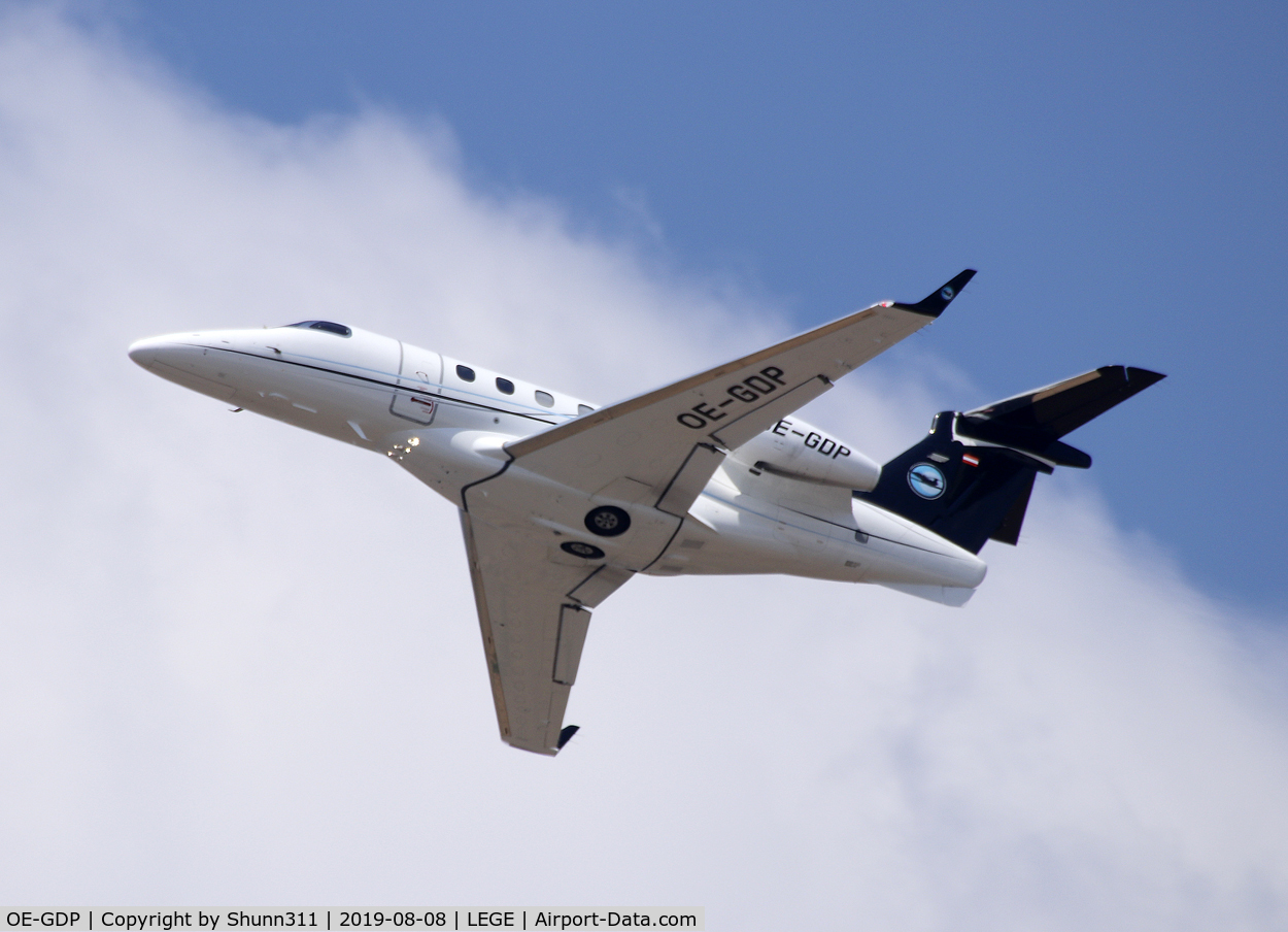 OE-GDP, 2011 Embraer EMB-505 Phenom 300 C/N 50500062, Climbing after take off...