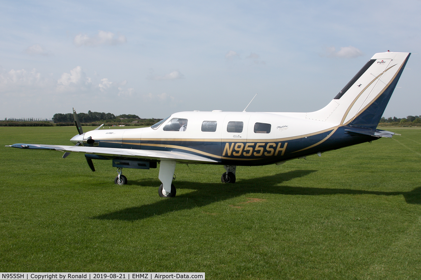 N955SH, 2002 Piper PA-46-350P Malibu Mirage C/N 4636339, at ehmz