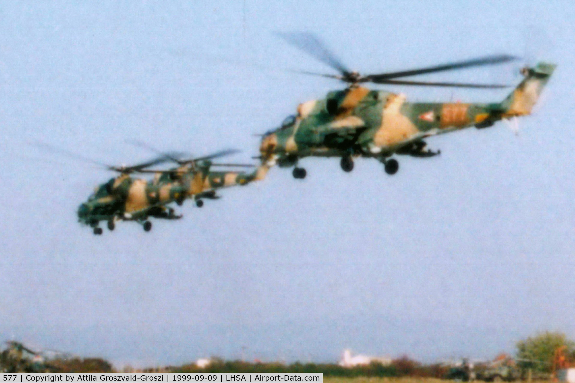 577, 1985 Mil Mi-24D Hind C/N 220577, LHSA - Szentkirályszabadja Airport, Hungary - 1999 Airshow