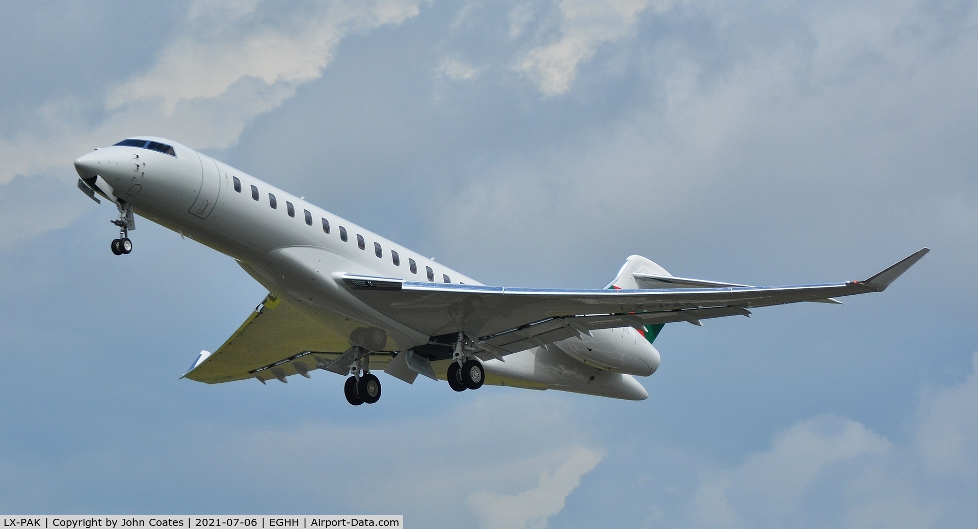 LX-PAK, 2006 Bombardier BD-700-1A10 Global Express C/N 9197, Departing from 26