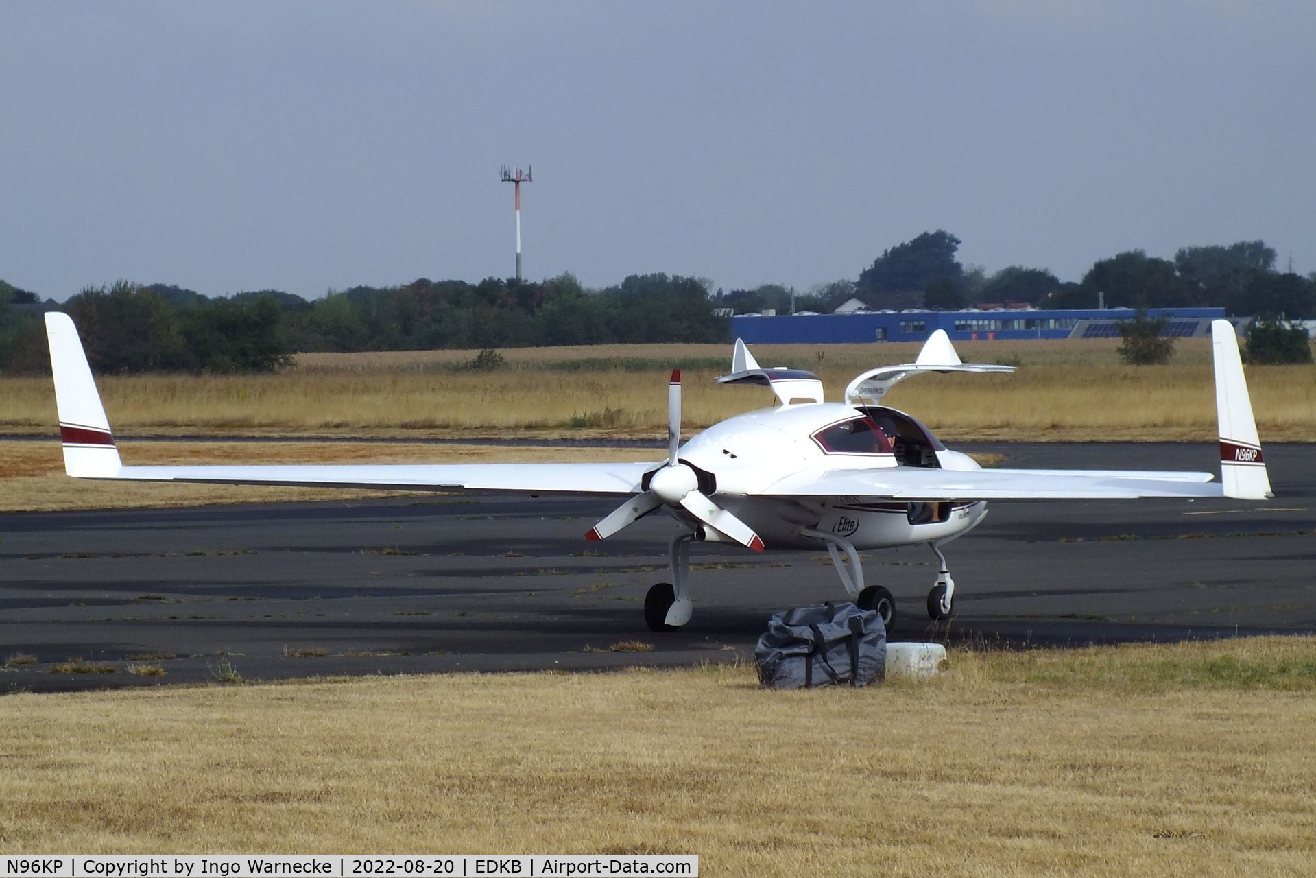 N96KP, 1996 Velocity Velocity  RG 173 C/N DMO325, Velocity SE RG 173 at Bonn-Hangelar airfield during the Grumman Fly-in 2022