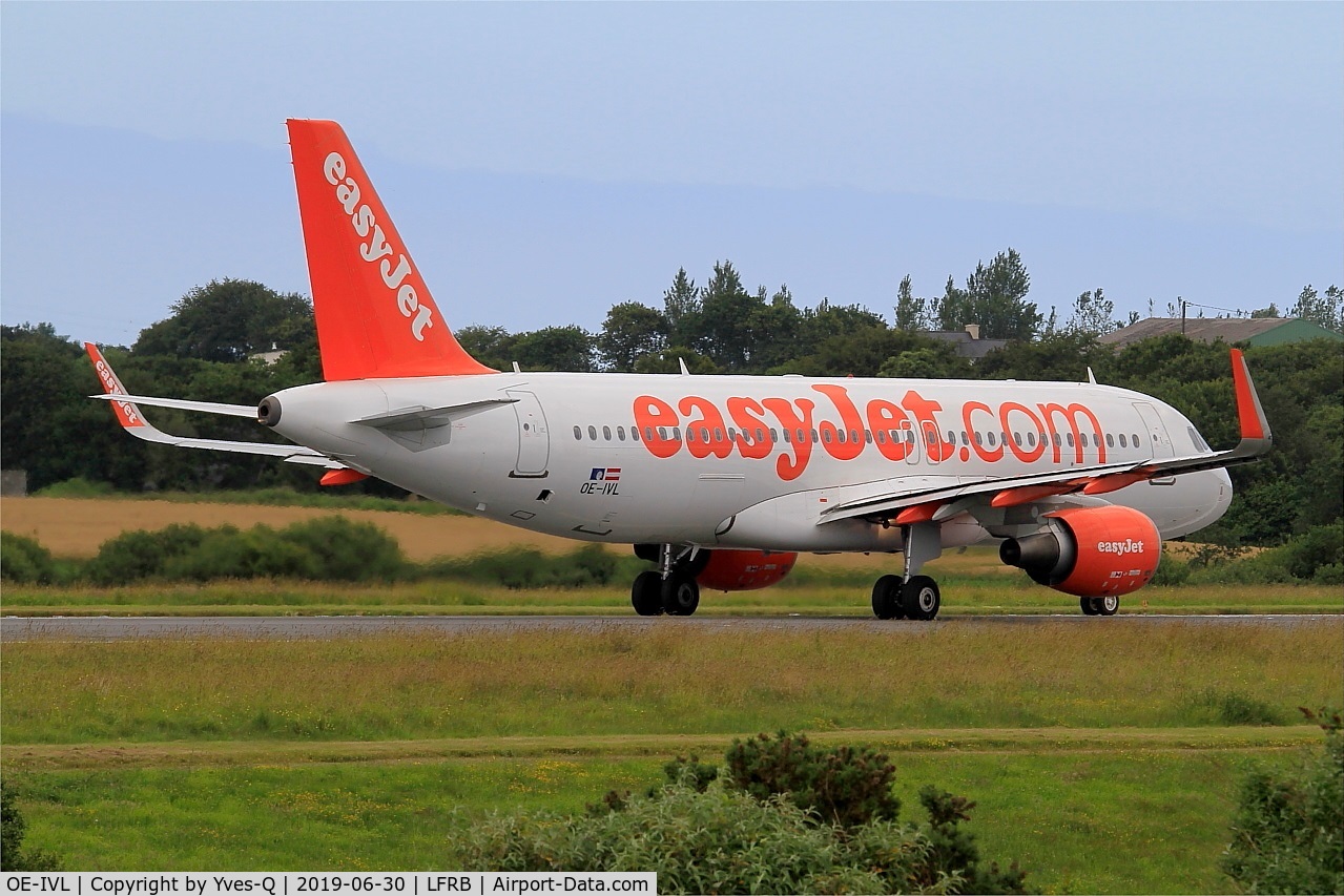 OE-IVL, 2014 Airbus A320-214 C/N 6188, Airbus A320-214, Taxiing rwy 25L, Brest-Bretagne airport (LFRB-BES)