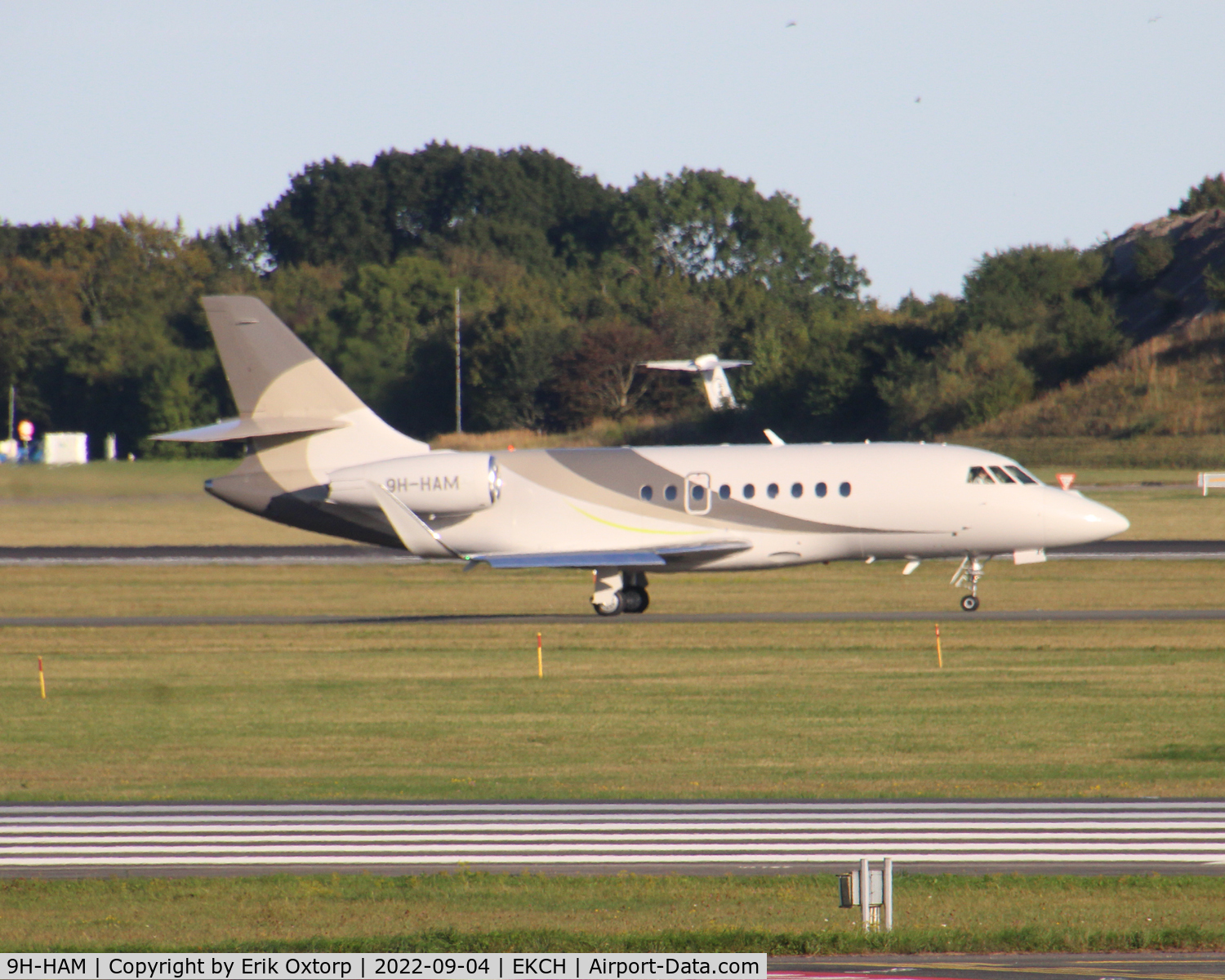 9H-HAM, 2012 Dassault Falcon 2000LX C/N 245, 9H-HAM landed rw 04L