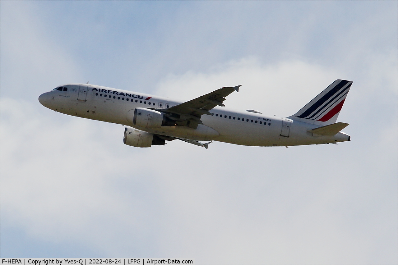 F-HEPA, 2009 Airbus A320-214 C/N 4139, Airbus A320-214, Take off rwy 08L, Roissy Charles De Gaulle airport (LFPG-CDG)
