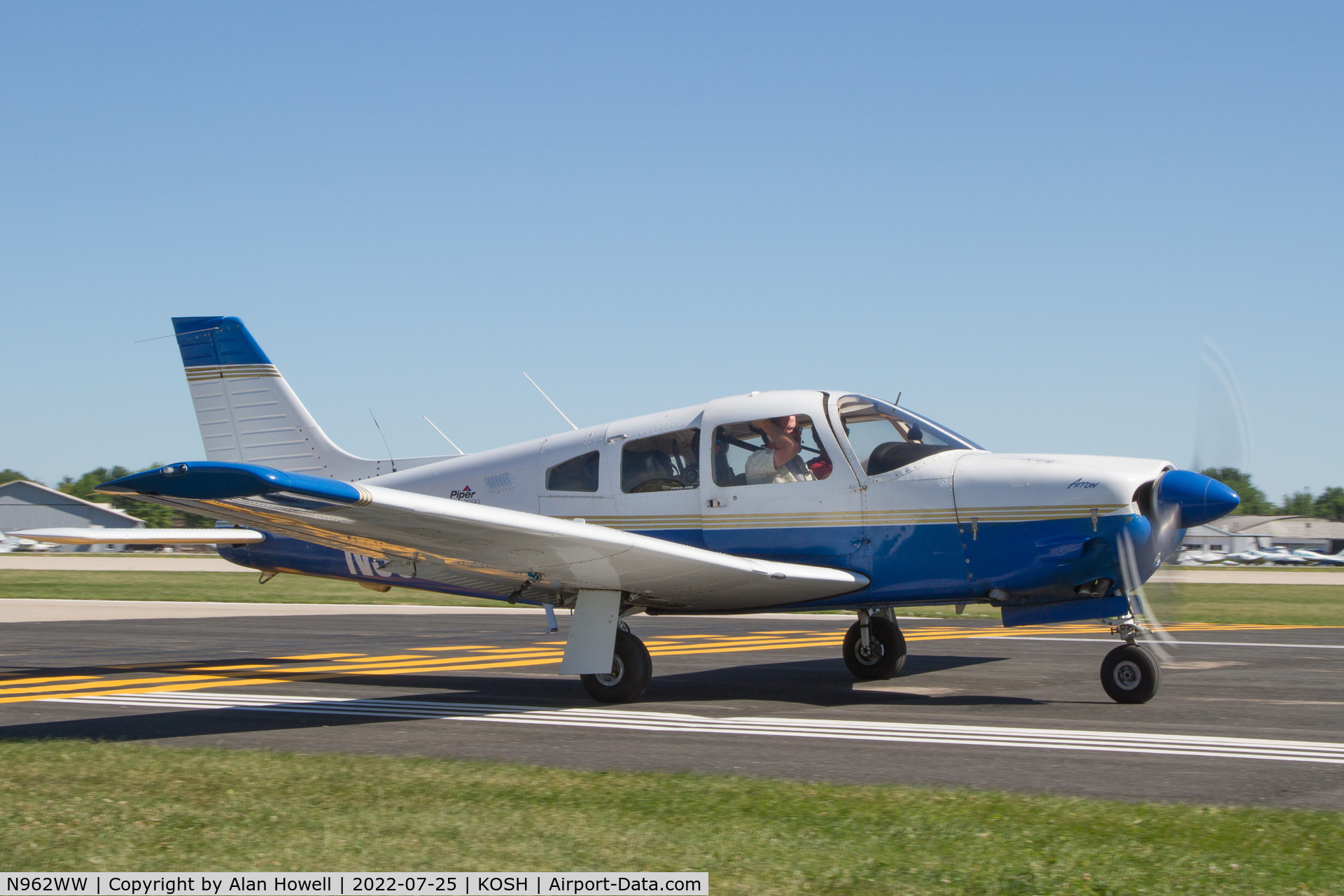 N962WW, 2000 Piper PA-28R-201 Cherokee Arrow III C/N 2844022, At AirVenture 2022